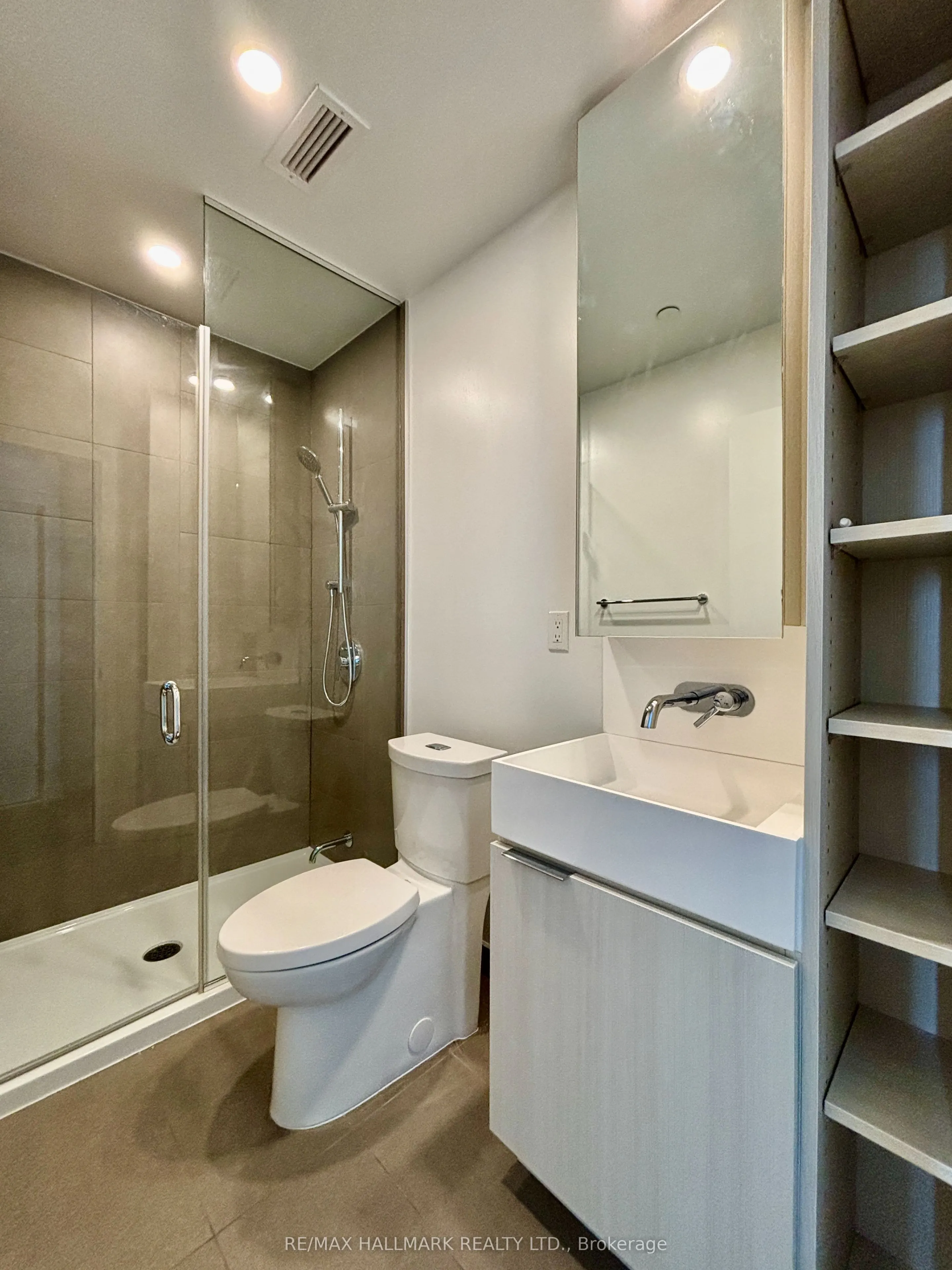 370 Martha Street, #402