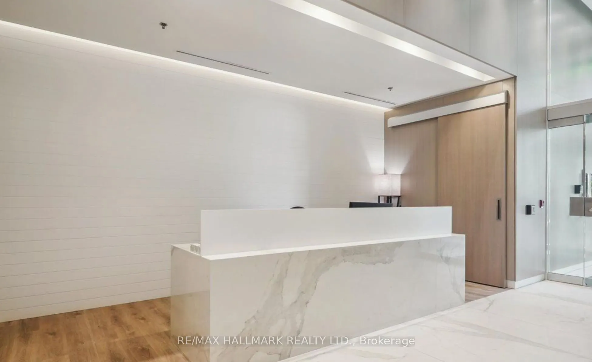 370 Martha Street, #402