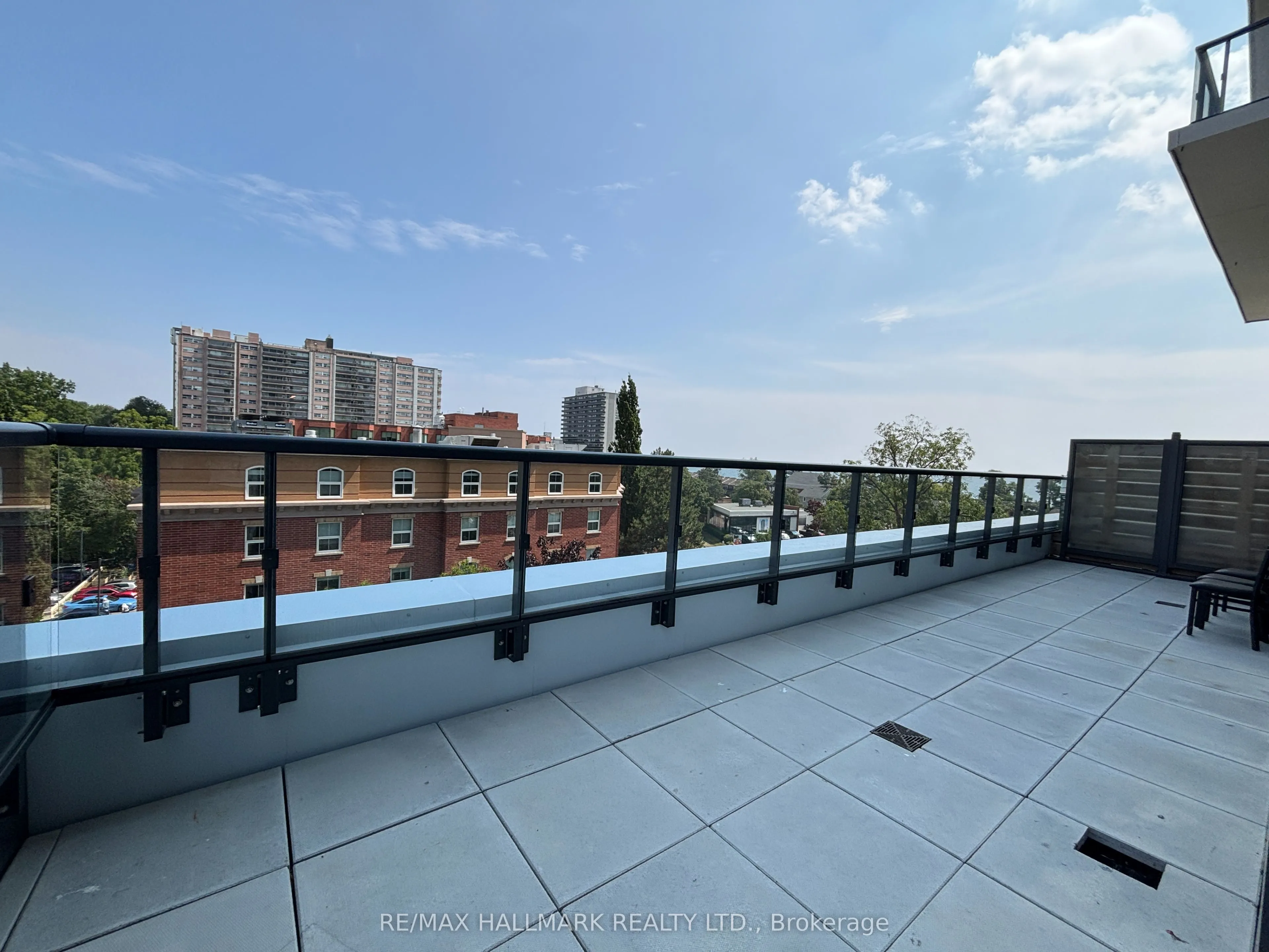 370 Martha Street, #402