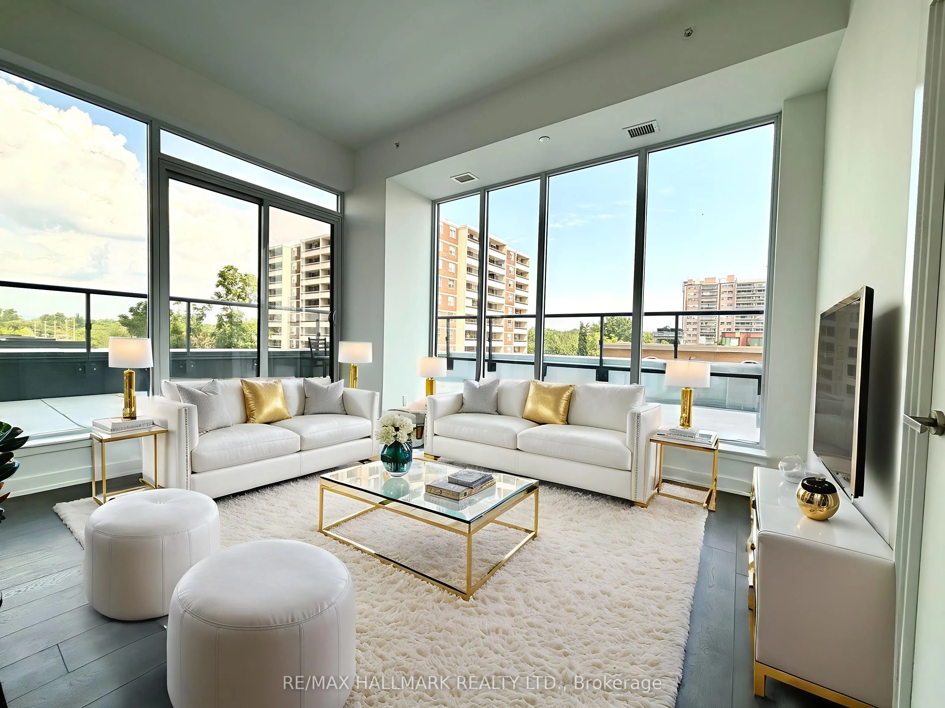 370 Martha Street, #402