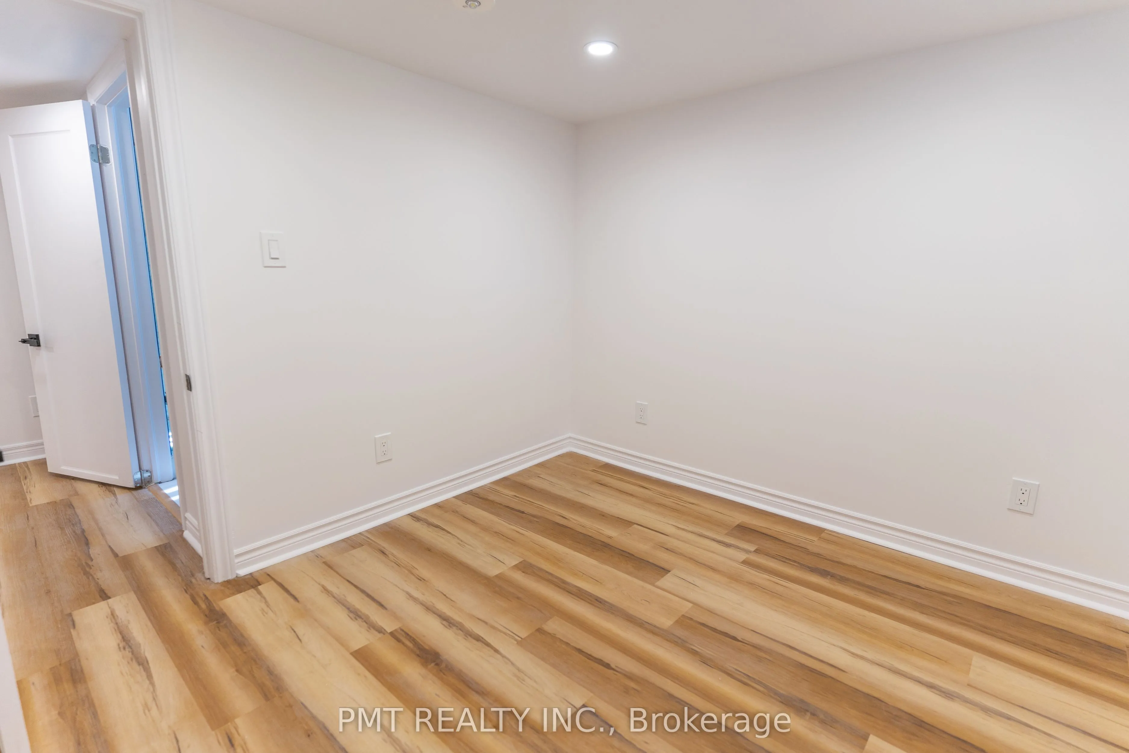 80 Queens Avenue
