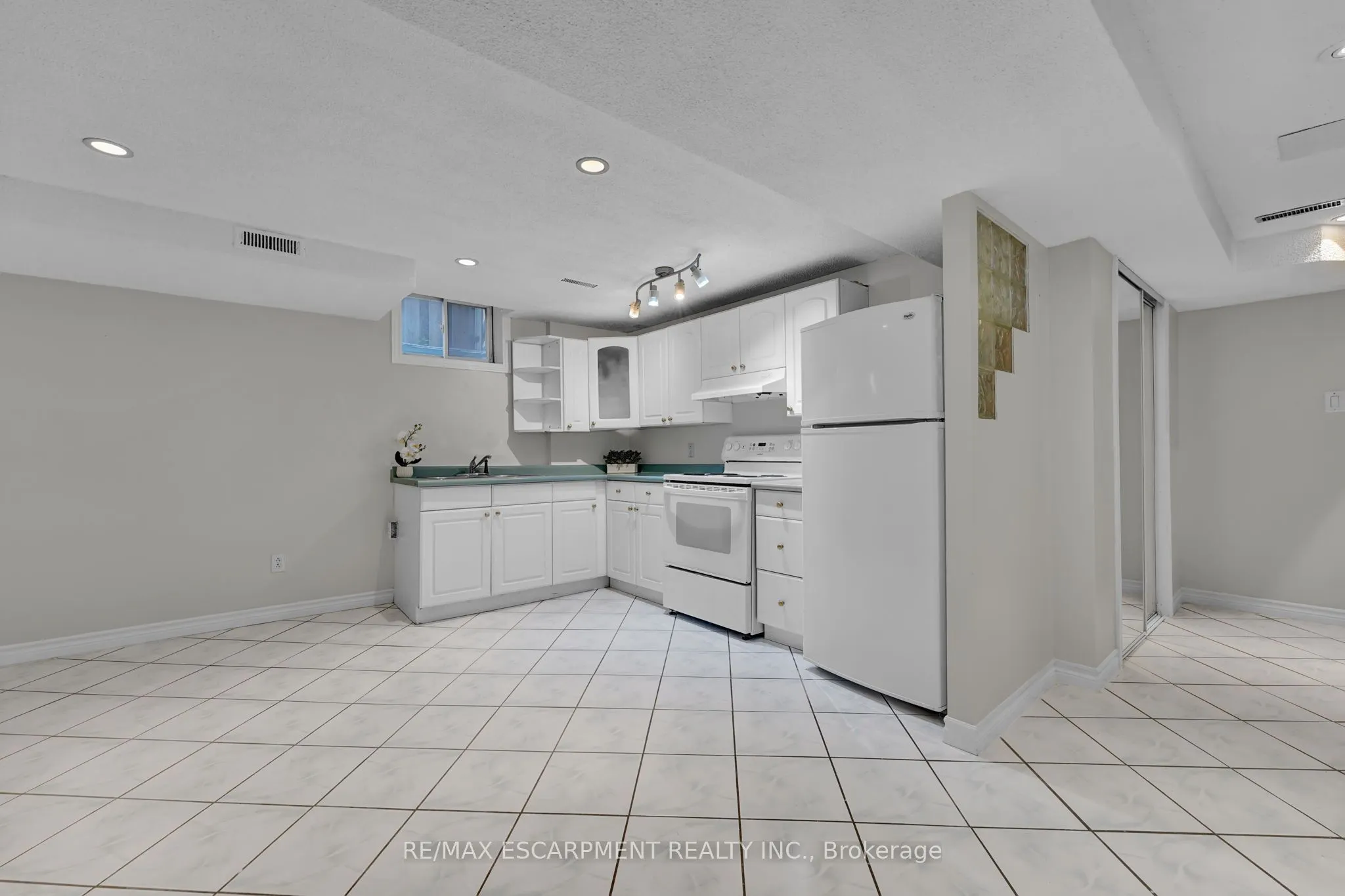 1157 Charminster Crescent