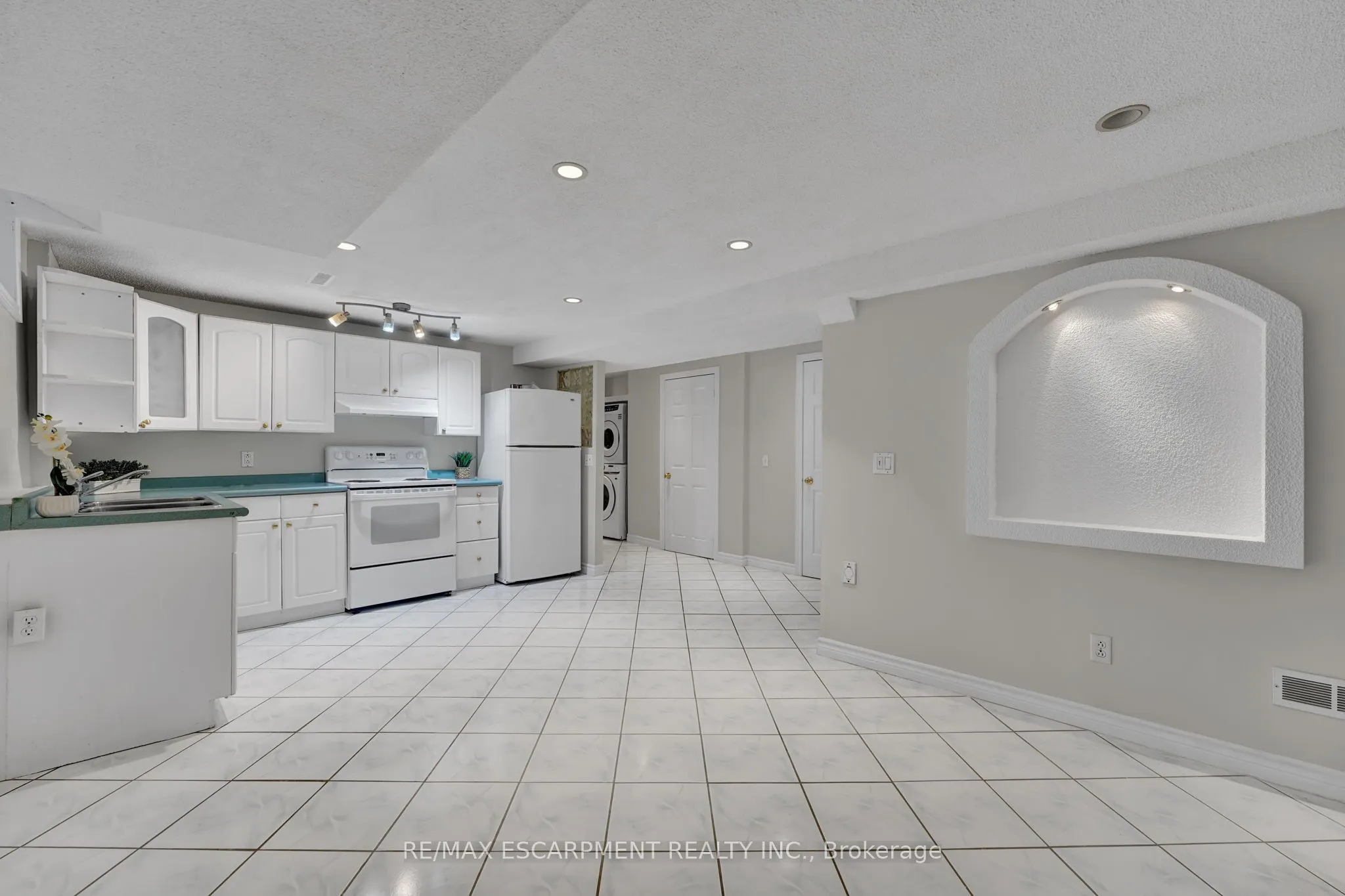1157 Charminster Crescent