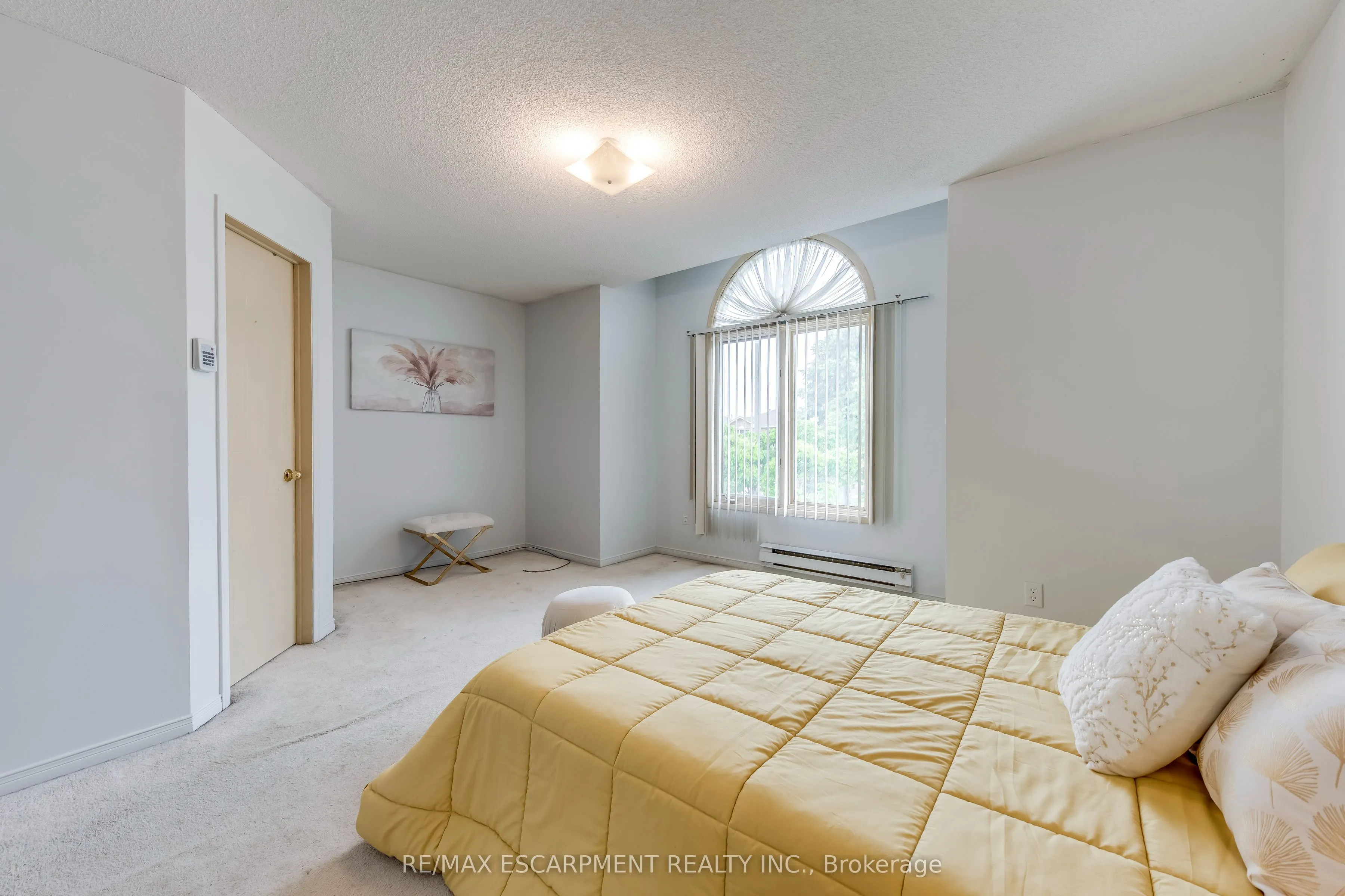 1157 Charminster Crescent