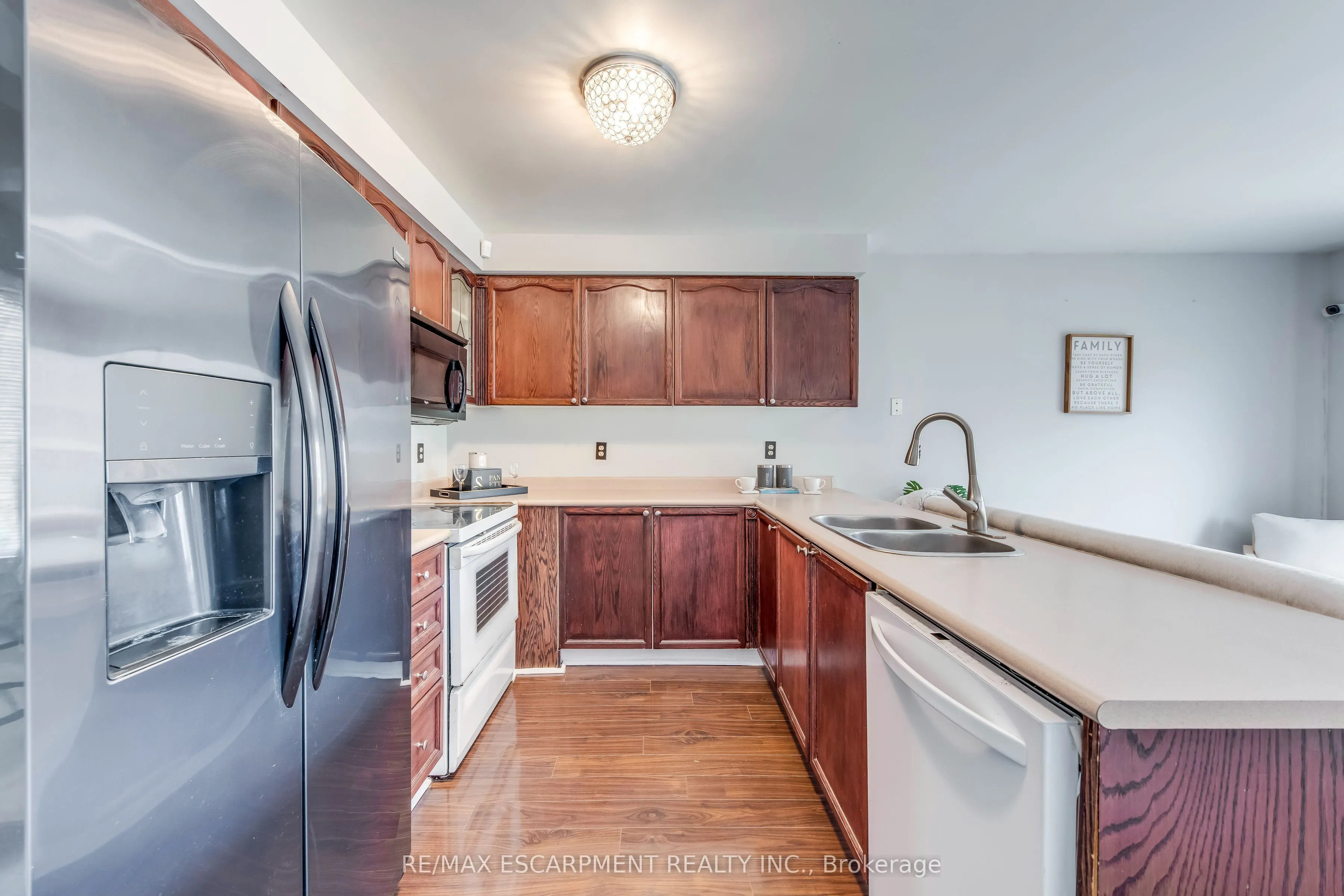 1157 Charminster Crescent