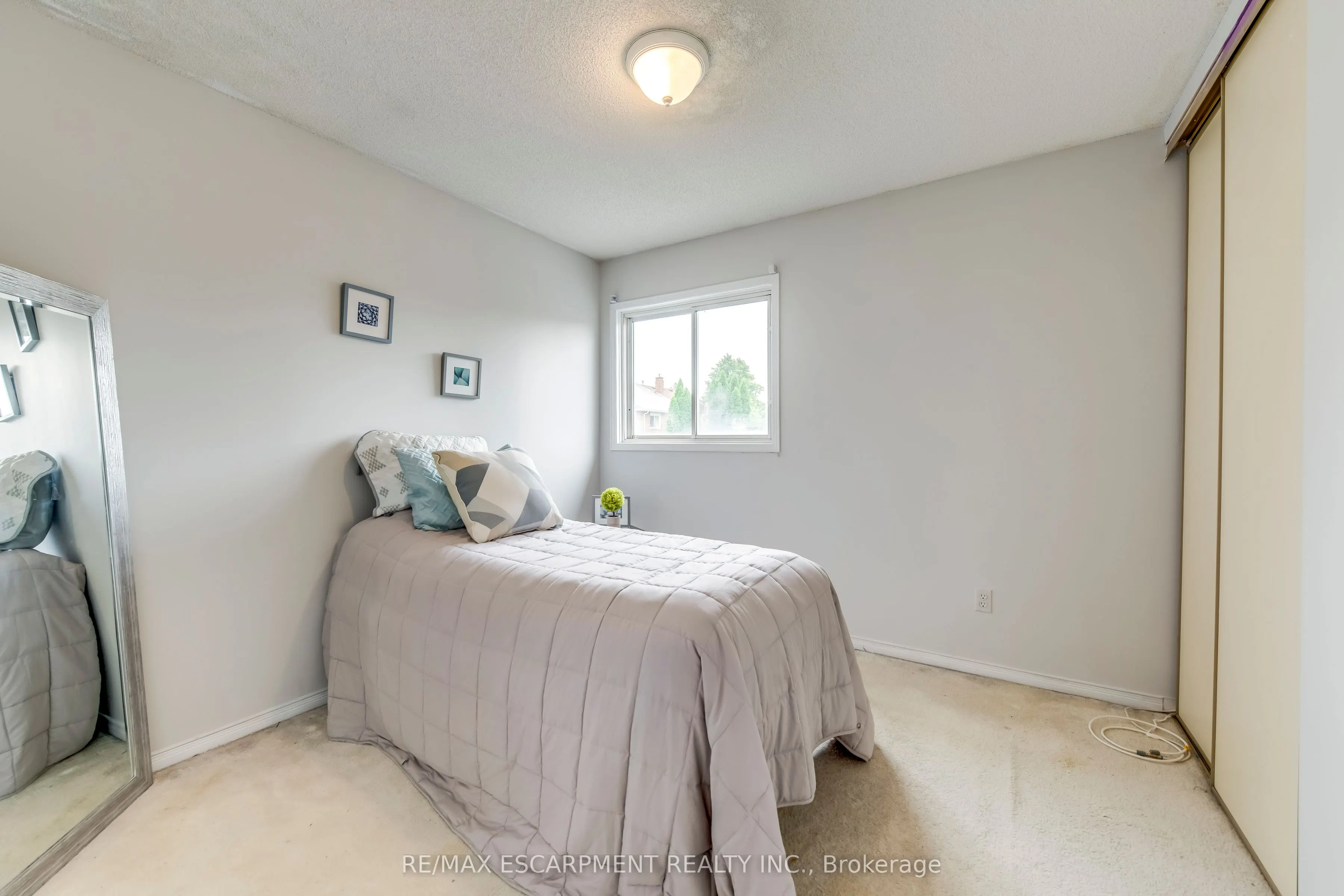 1157 Charminster Crescent