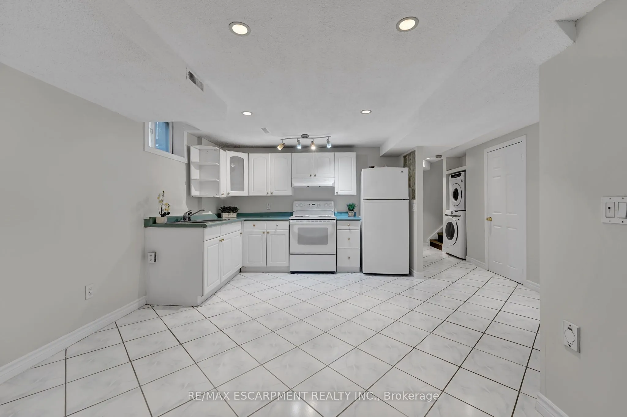 1157 Charminster Crescent