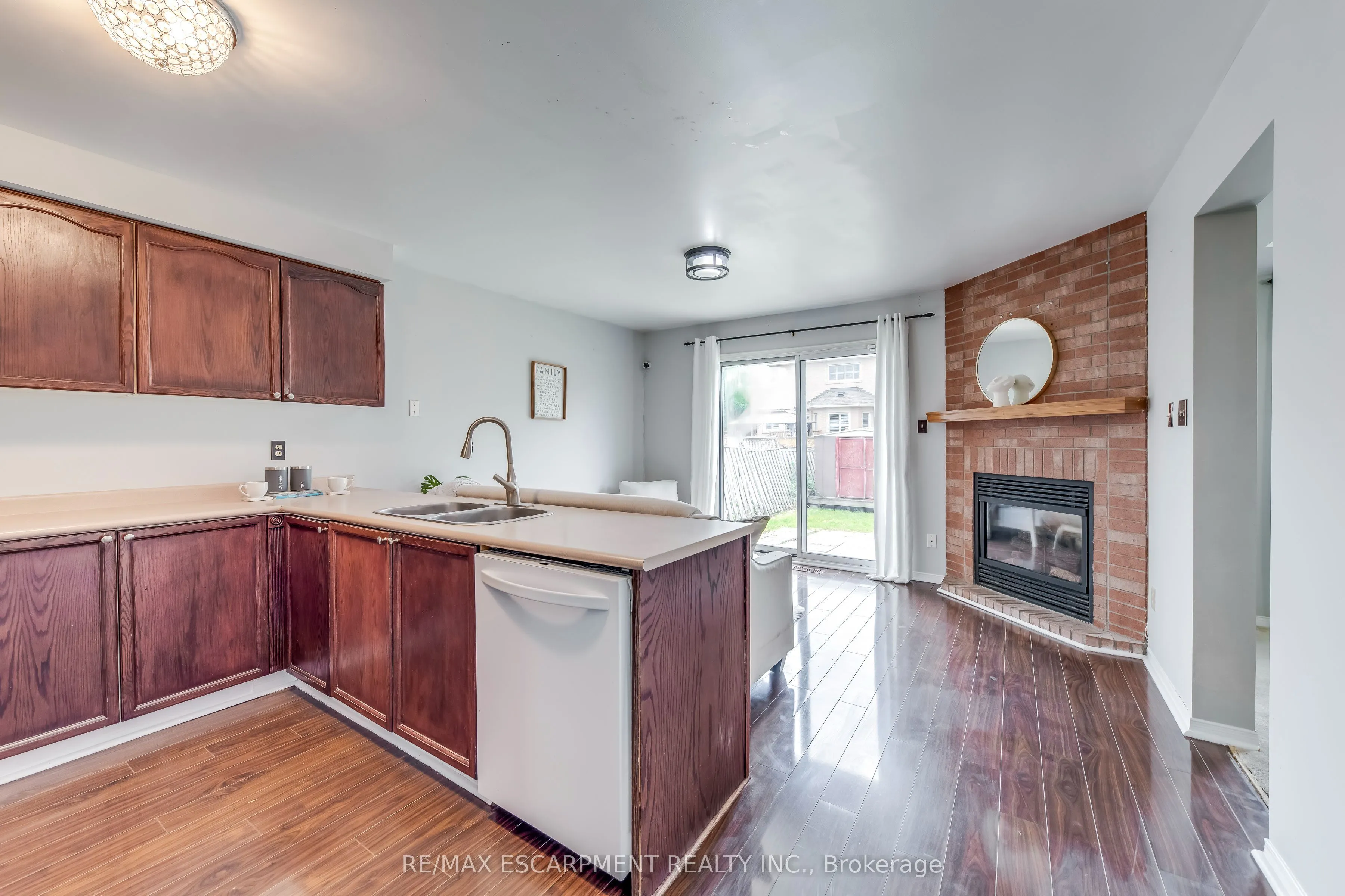 1157 Charminster Crescent