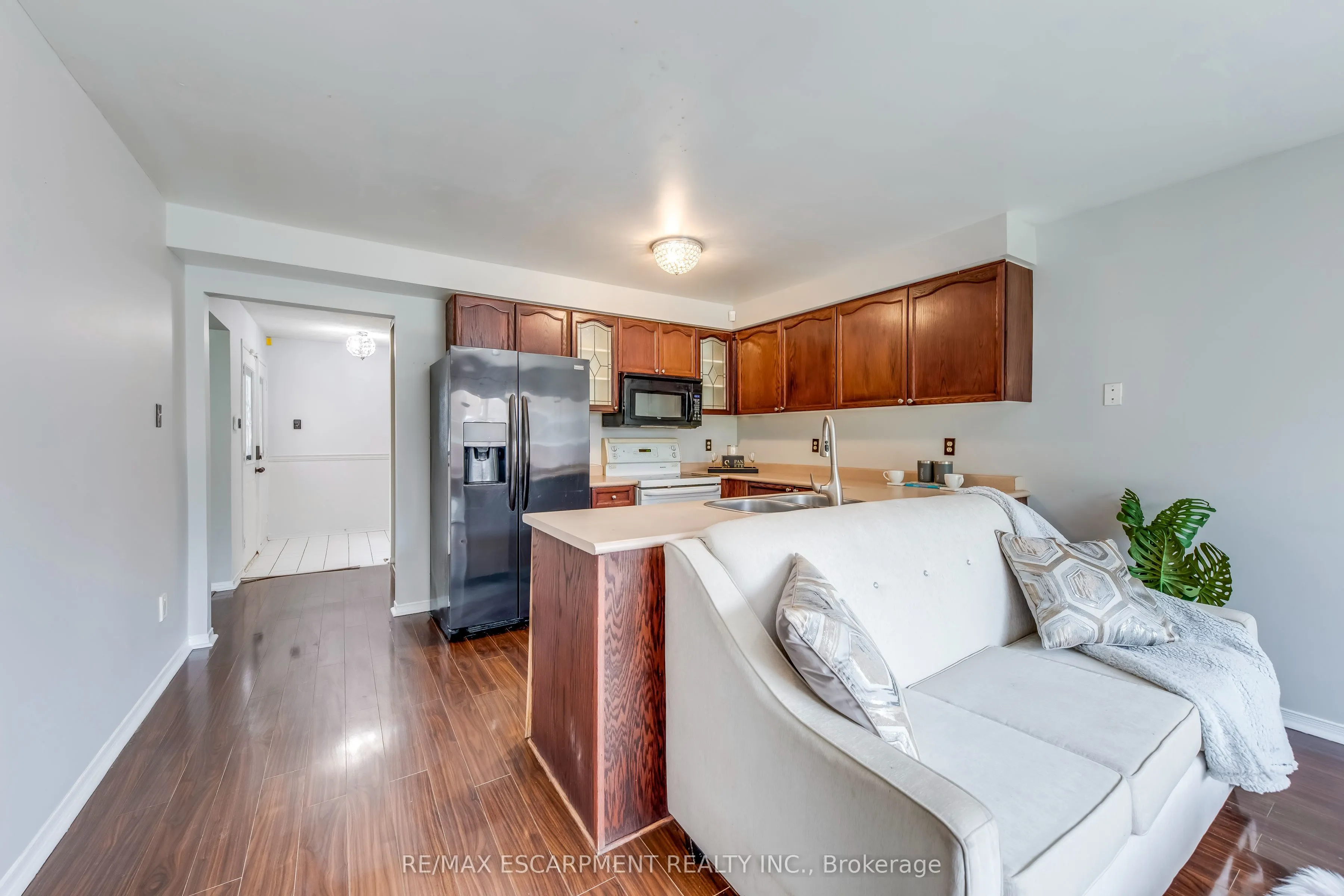 1157 Charminster Crescent