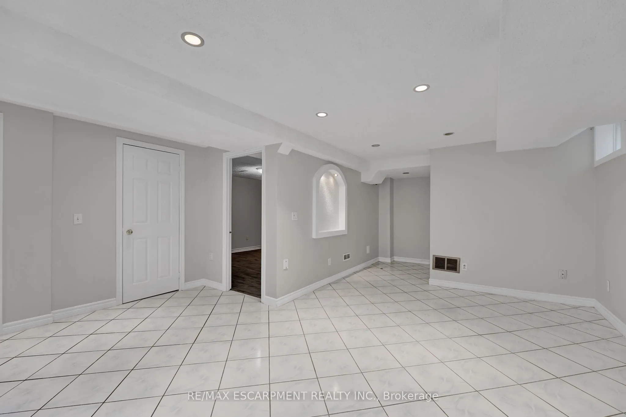 1157 Charminster Crescent