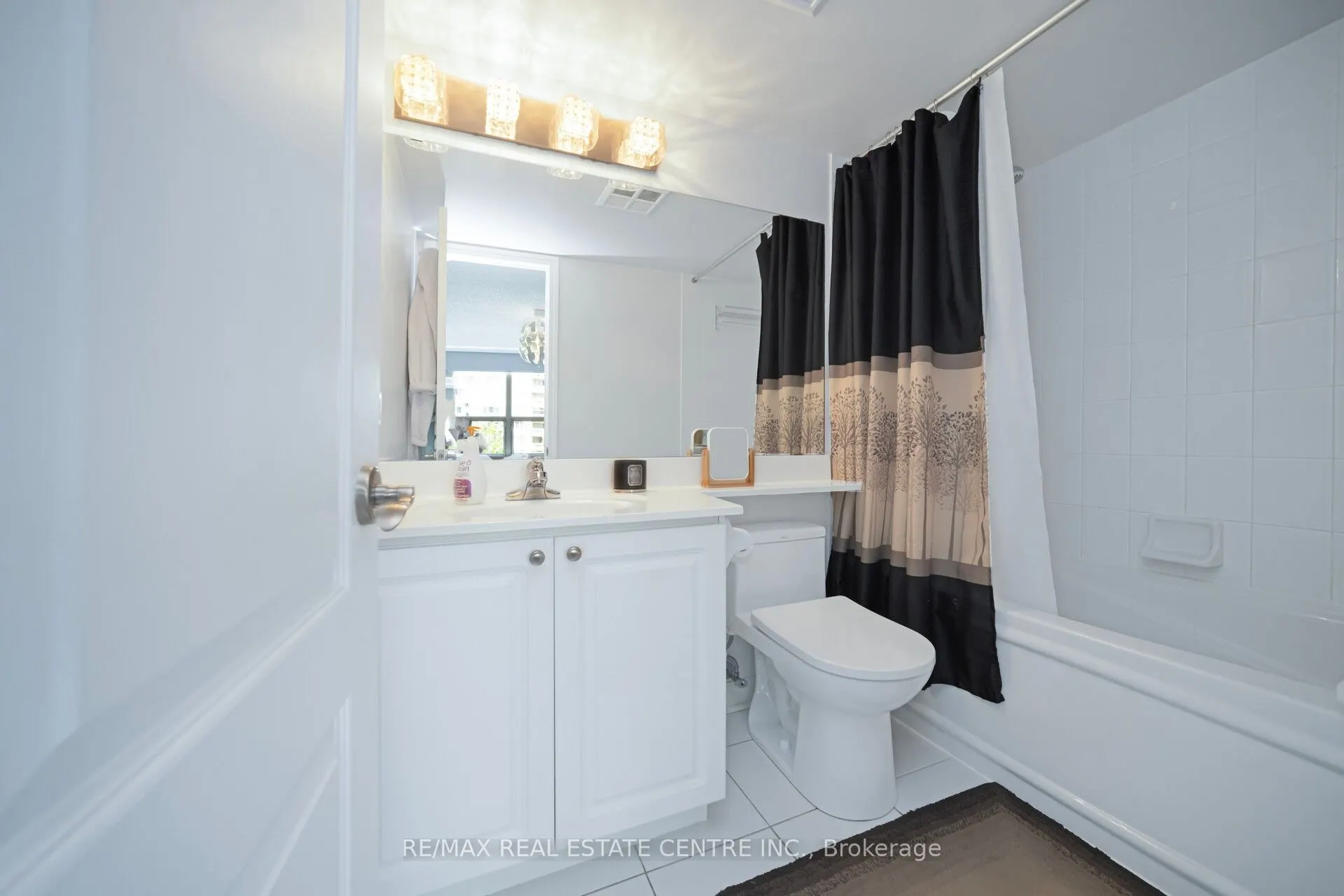 1 Elm Drive, #302
