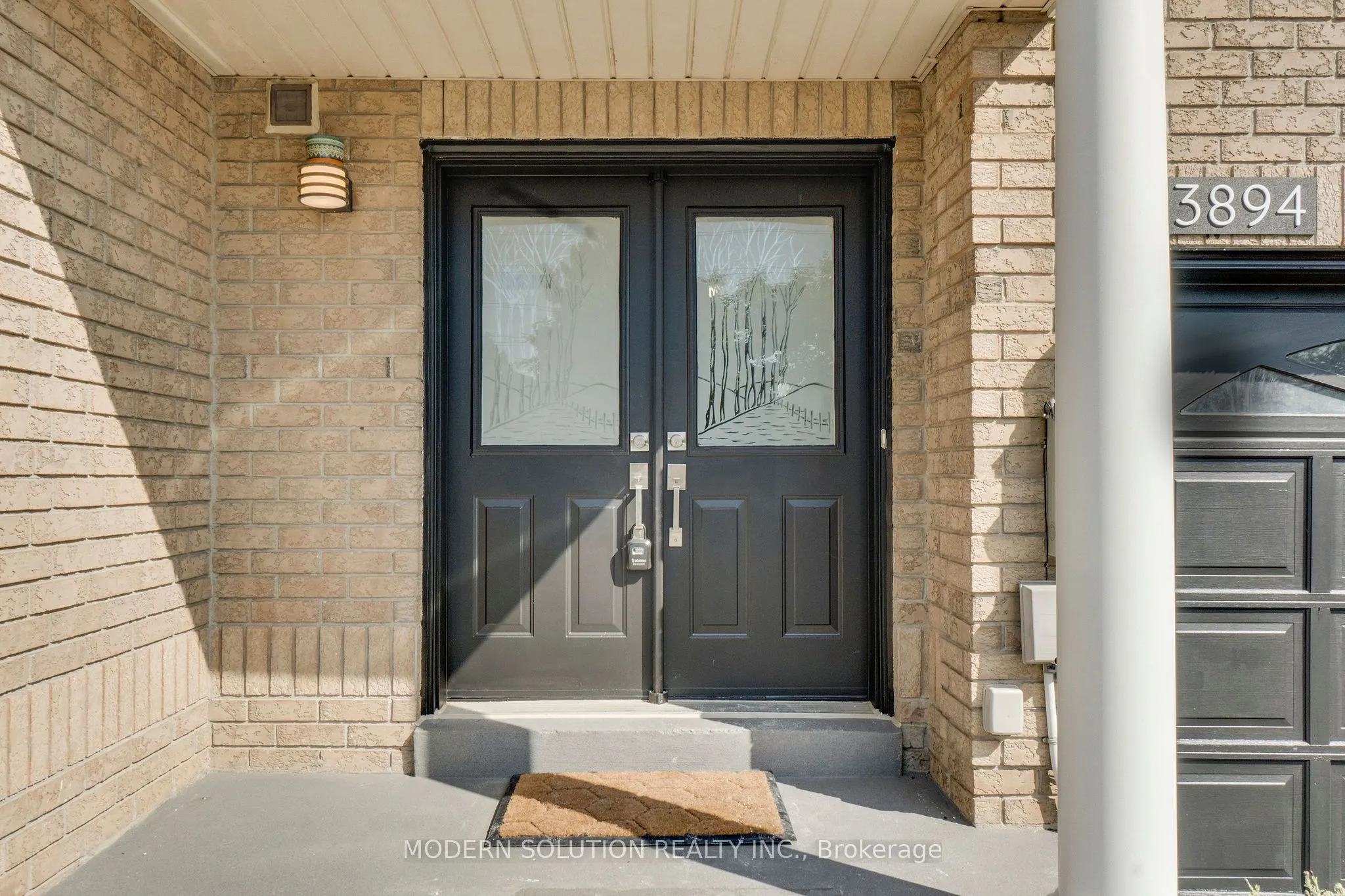 3894 Coachman Circle