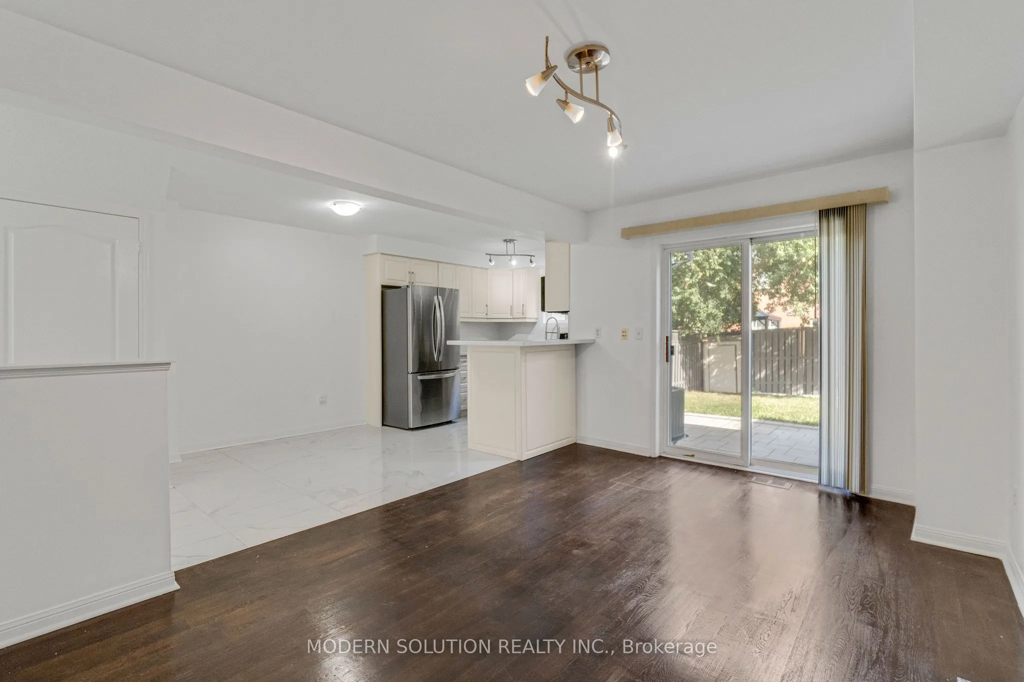 3894 Coachman Circle