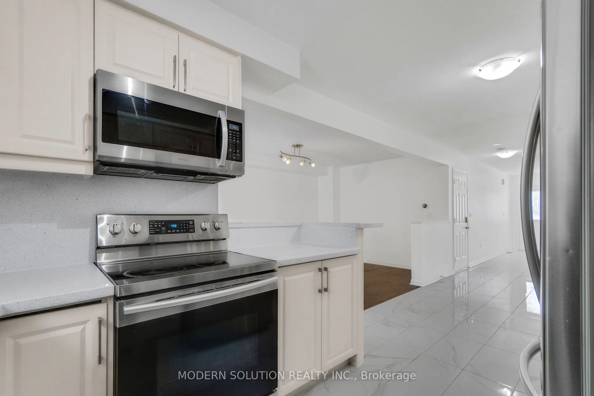 3894 Coachman Circle