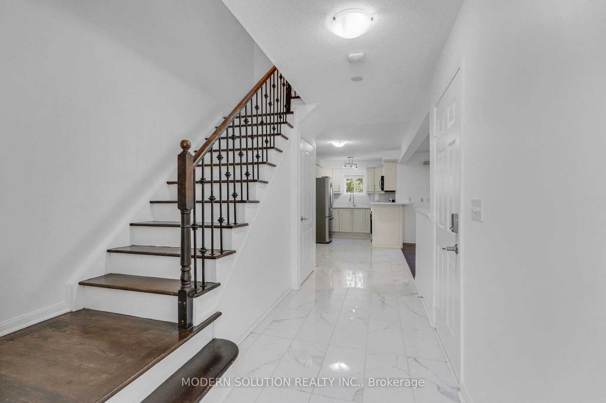 3894 Coachman Circle