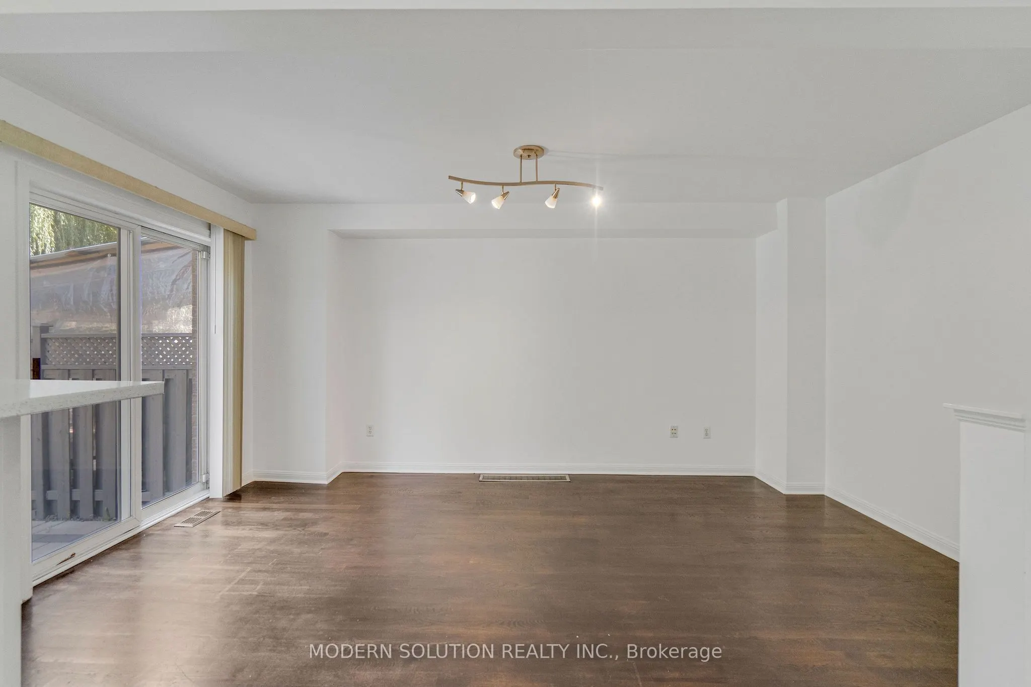 3894 Coachman Circle