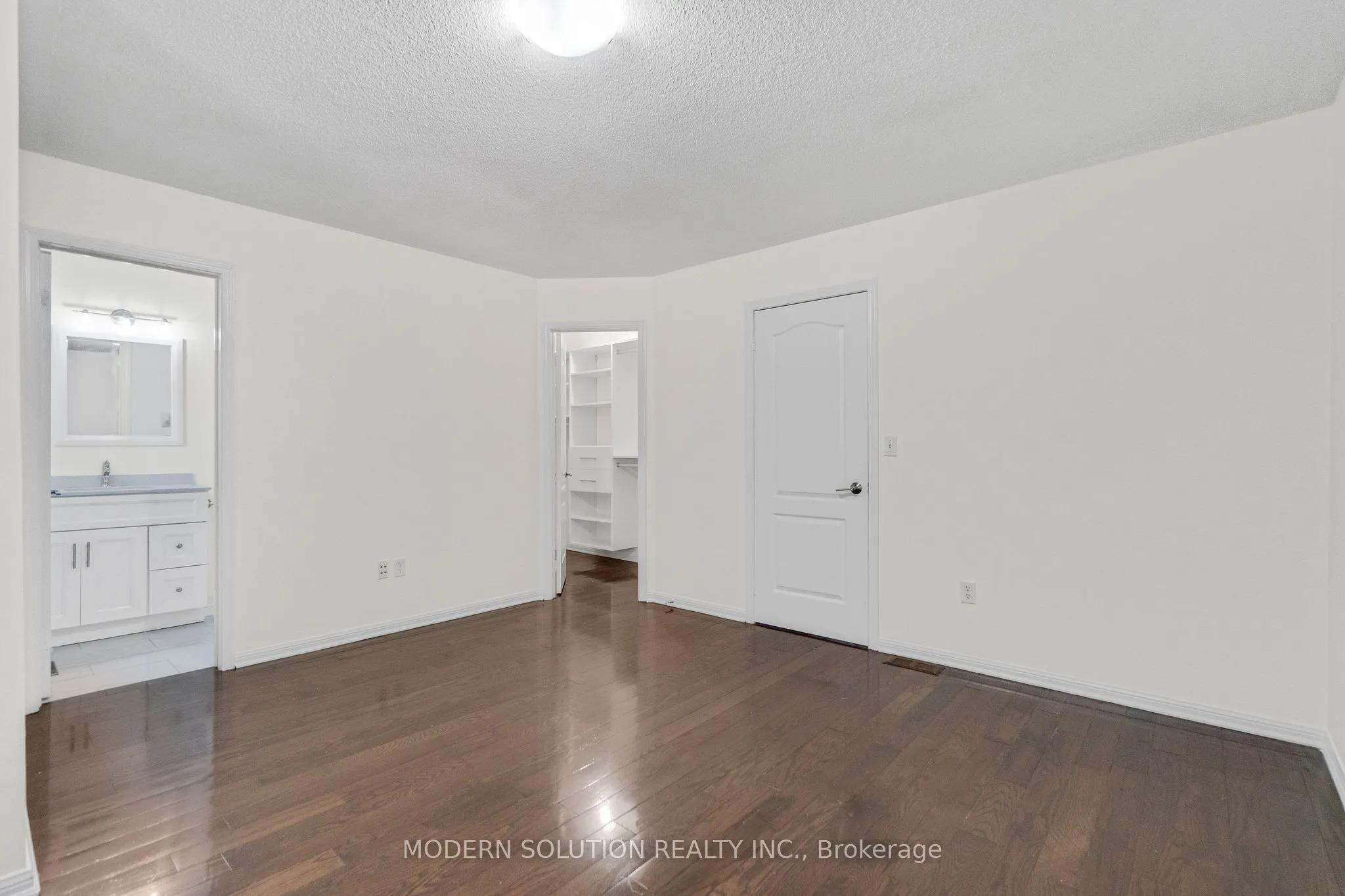3894 Coachman Circle