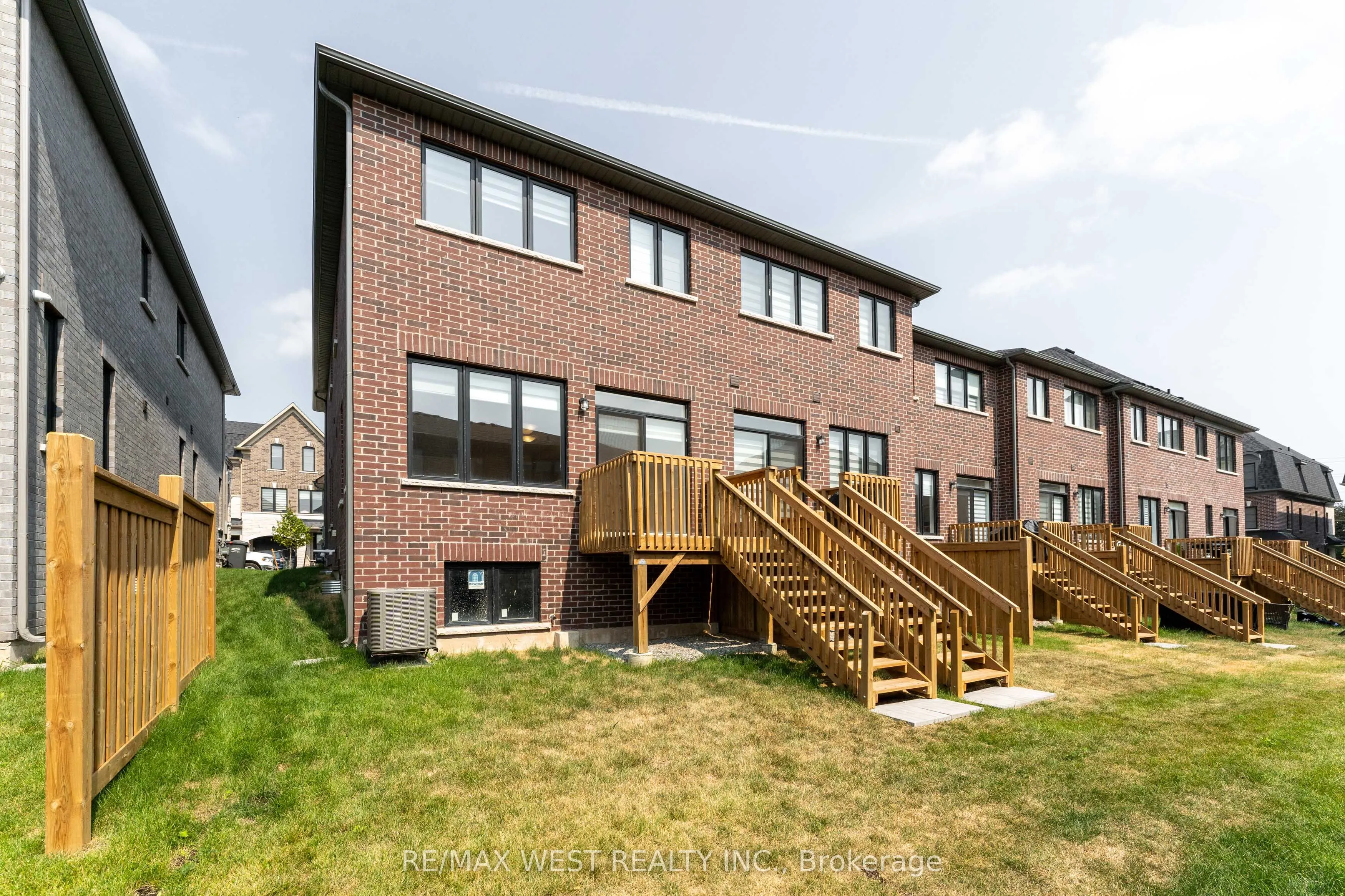 1424 National Common