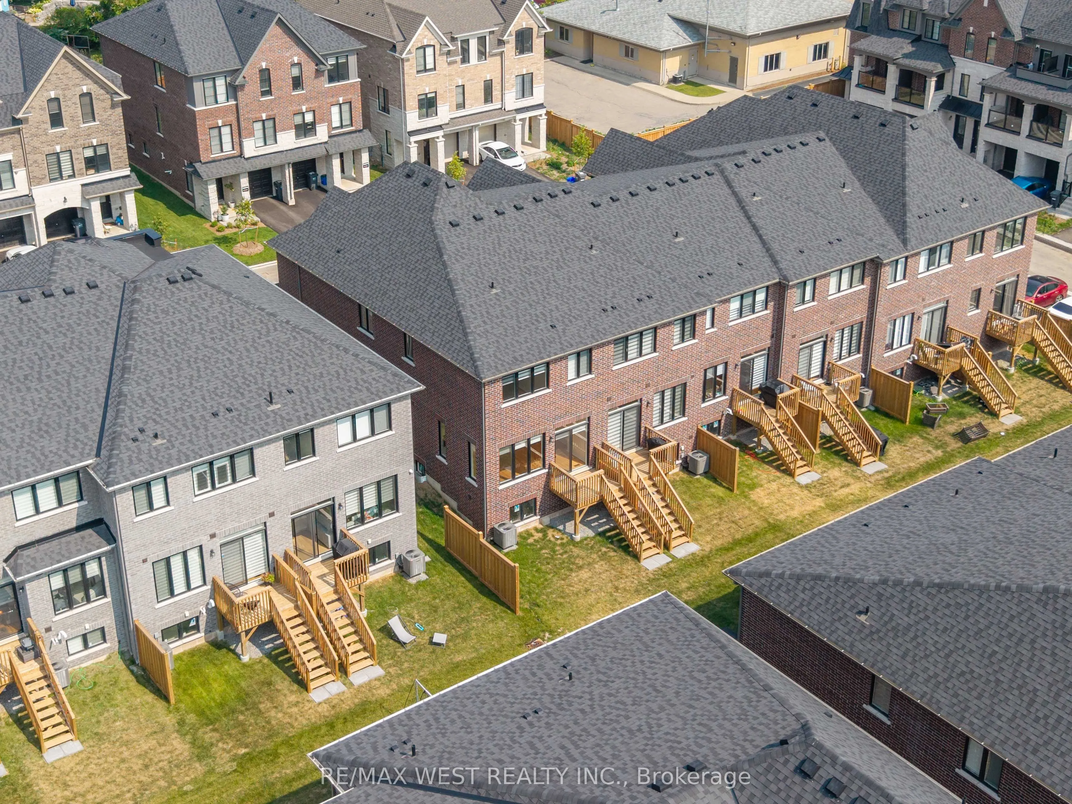1424 National Common