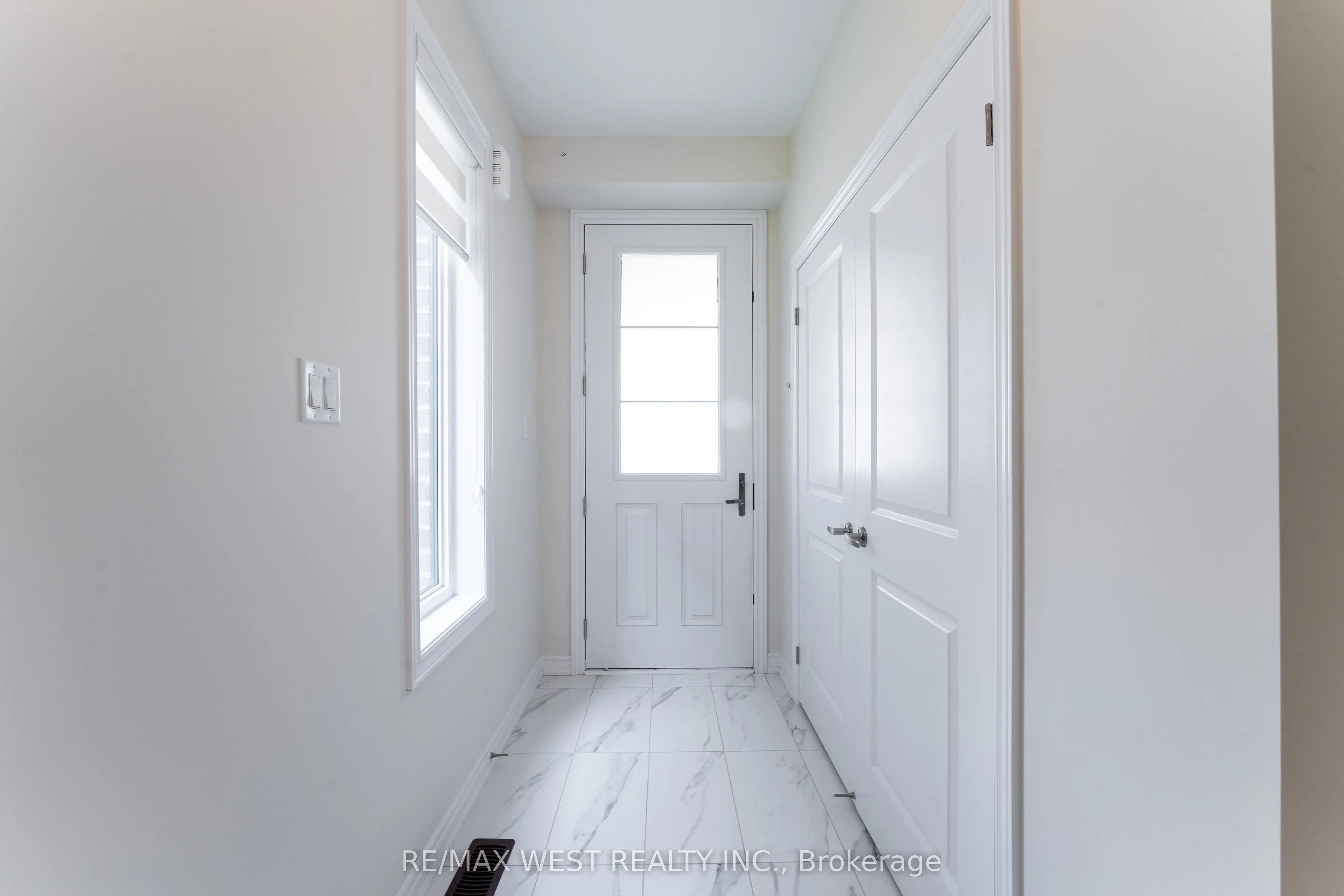 1424 National Common