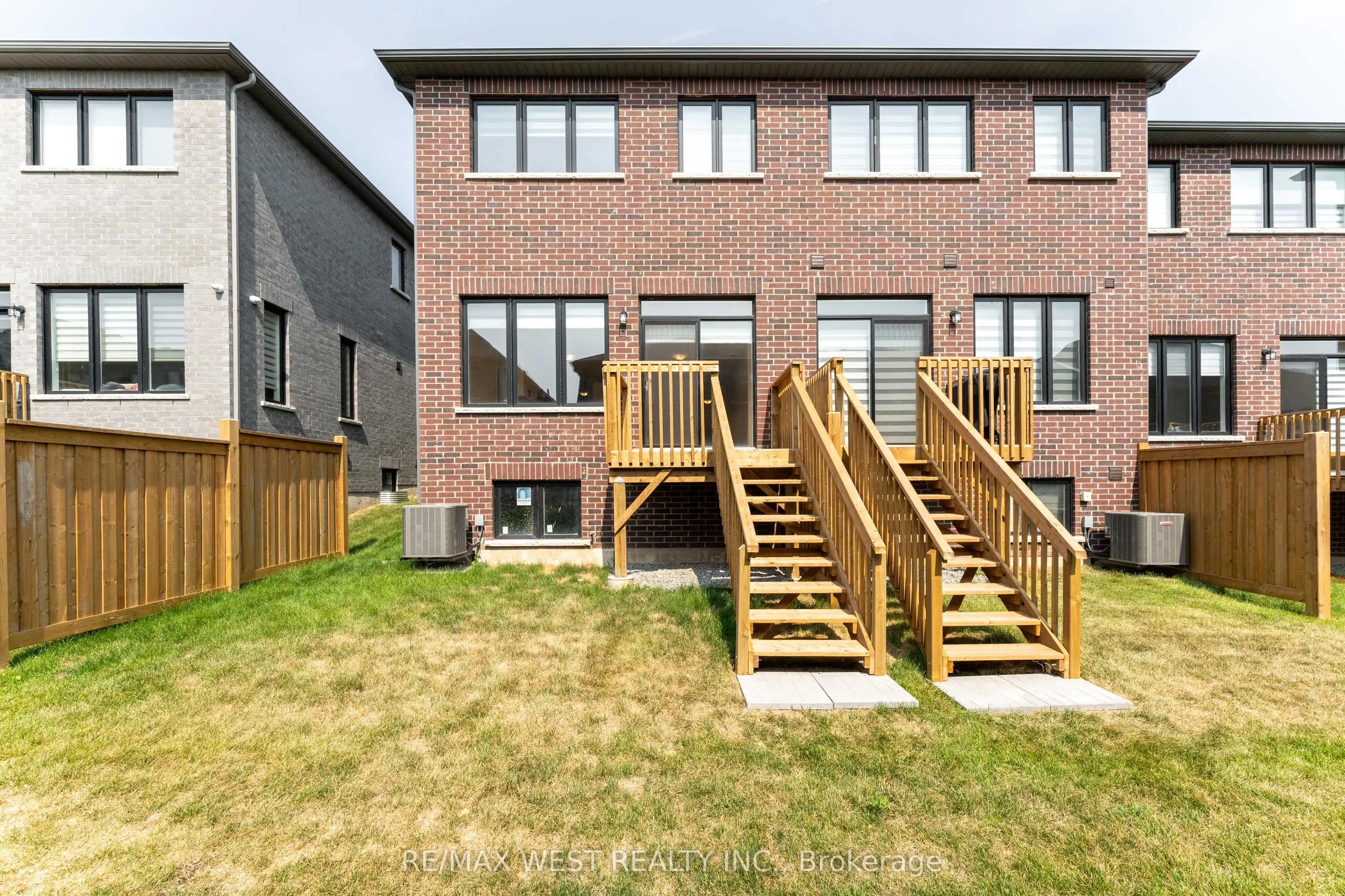 1424 National Common
