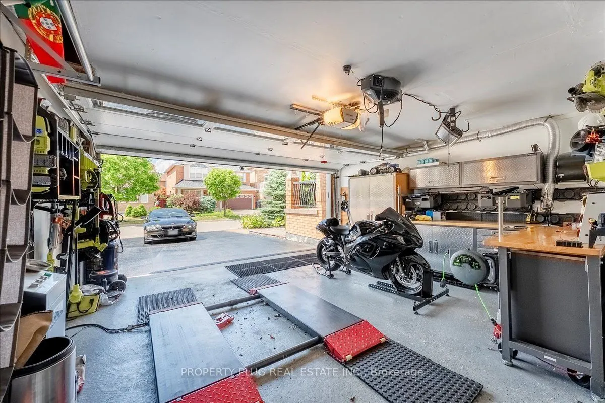 3882 Deepwood Heights