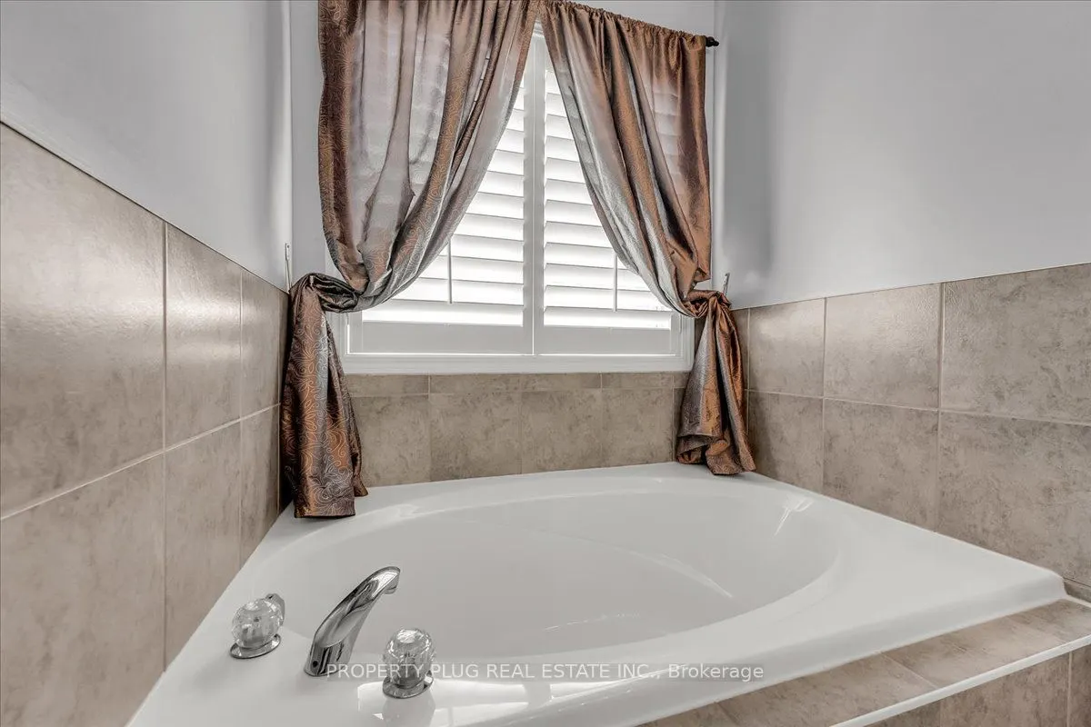 3882 Deepwood Heights