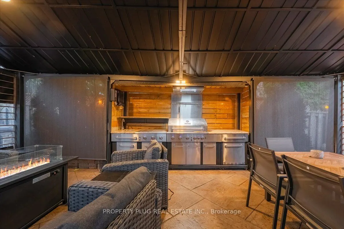 3882 Deepwood Heights
