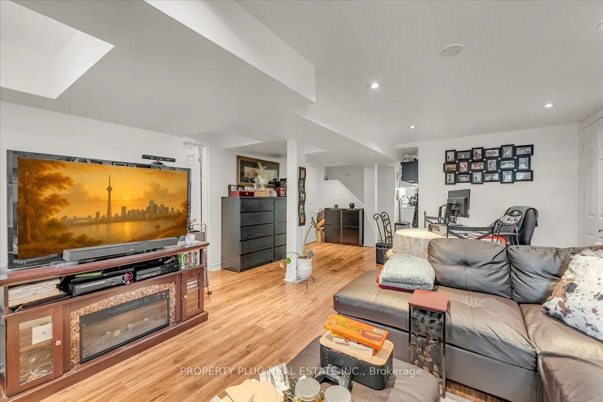 3882 Deepwood Heights