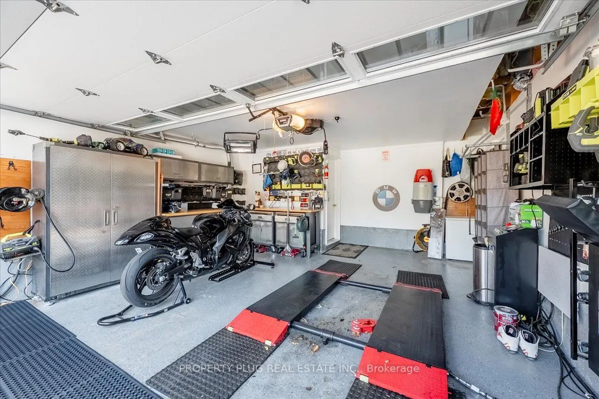 3882 Deepwood Heights