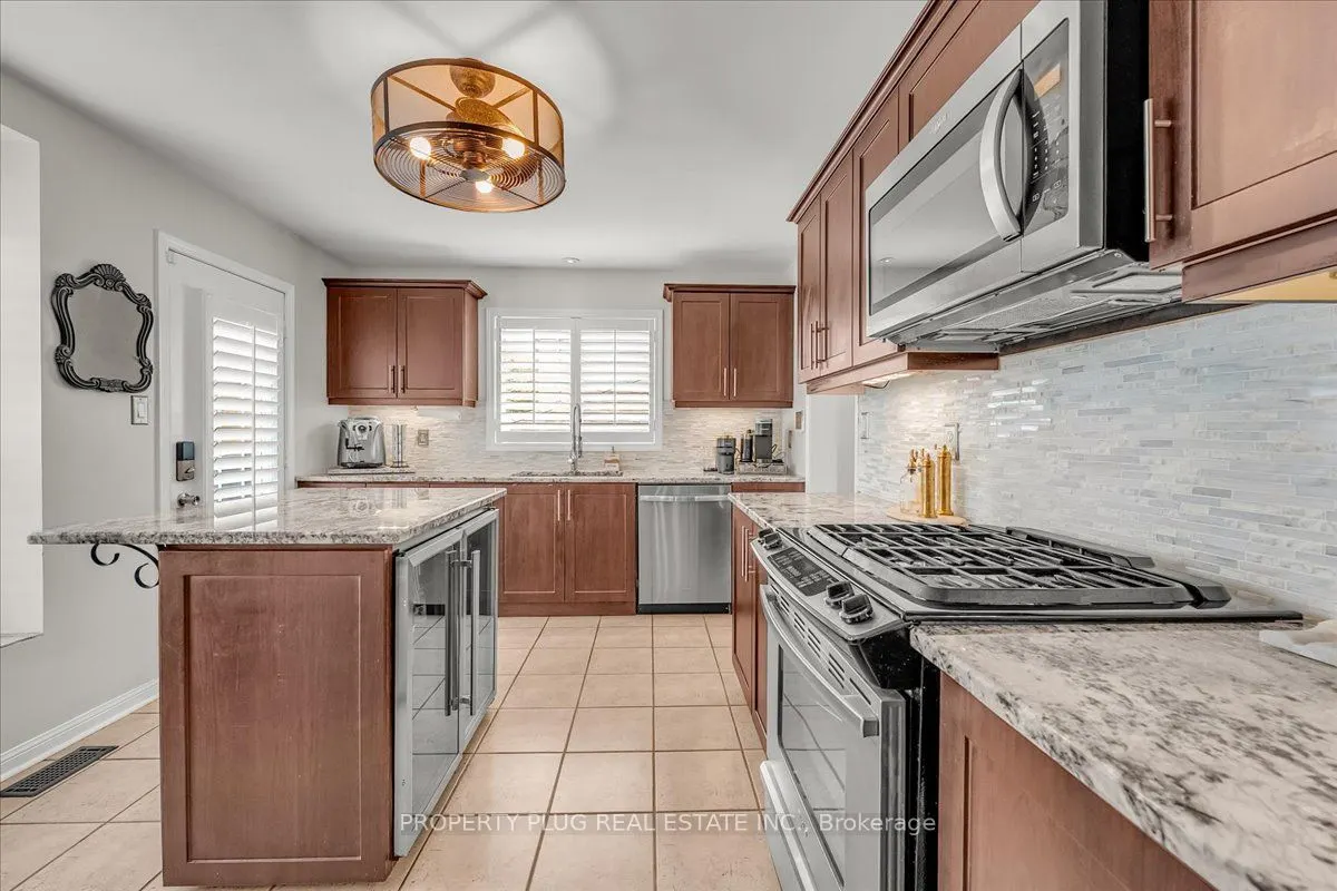 3882 Deepwood Heights