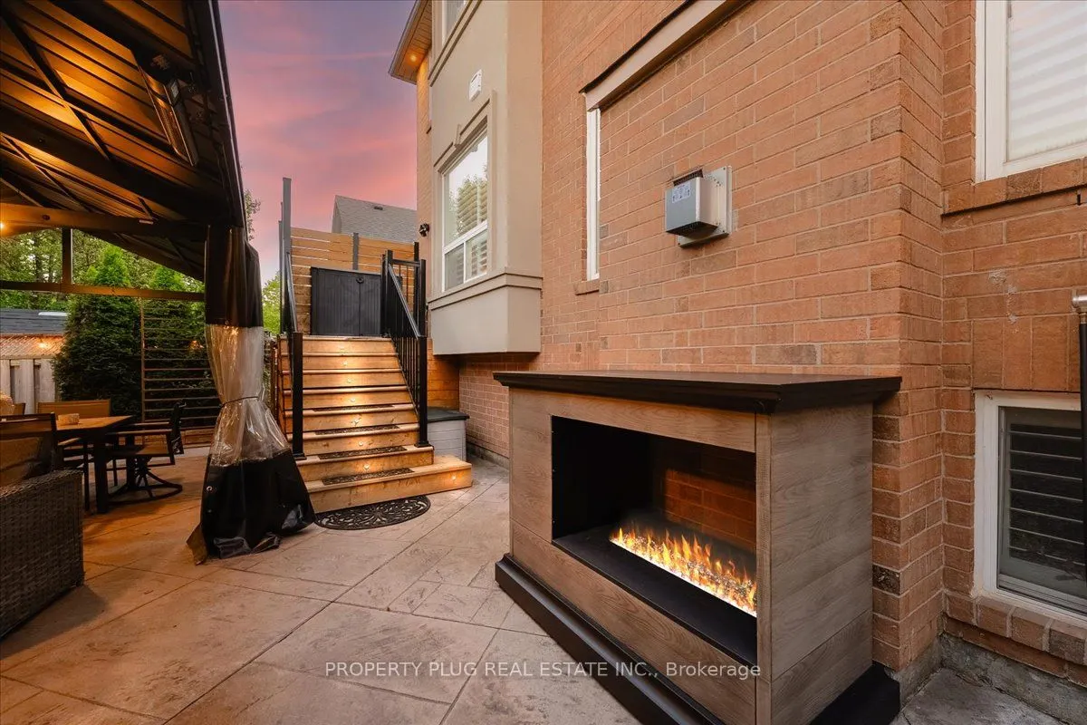 3882 Deepwood Heights