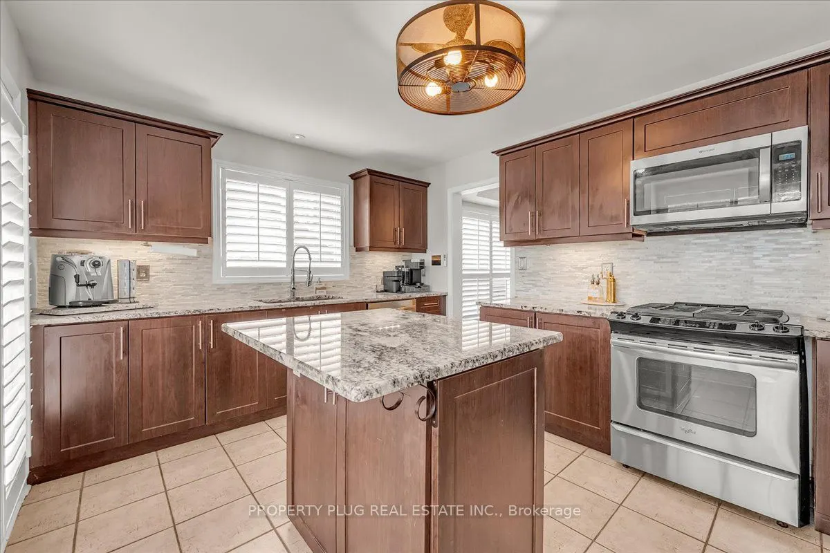 3882 Deepwood Heights