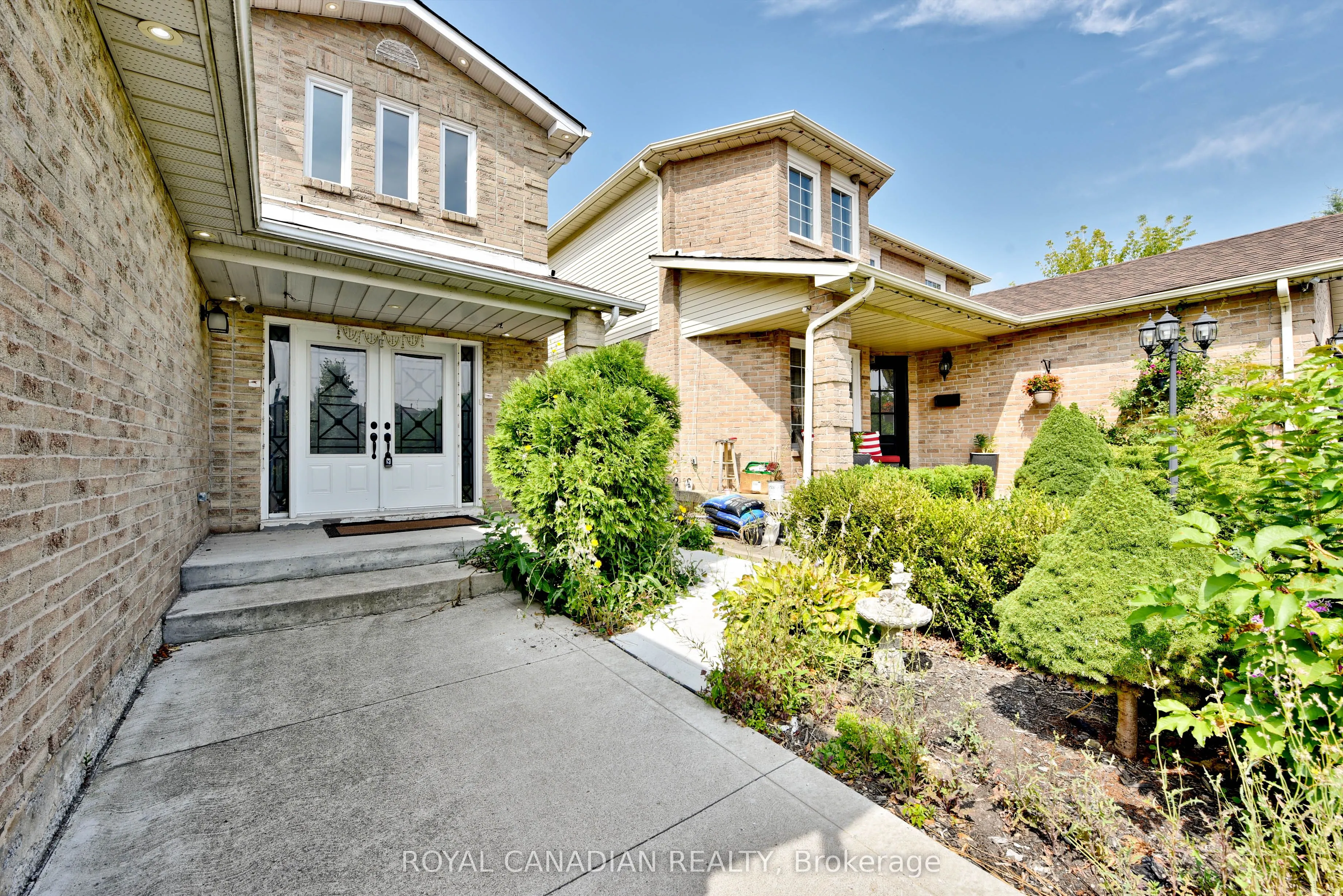 5570 Shorecrest Crescent
