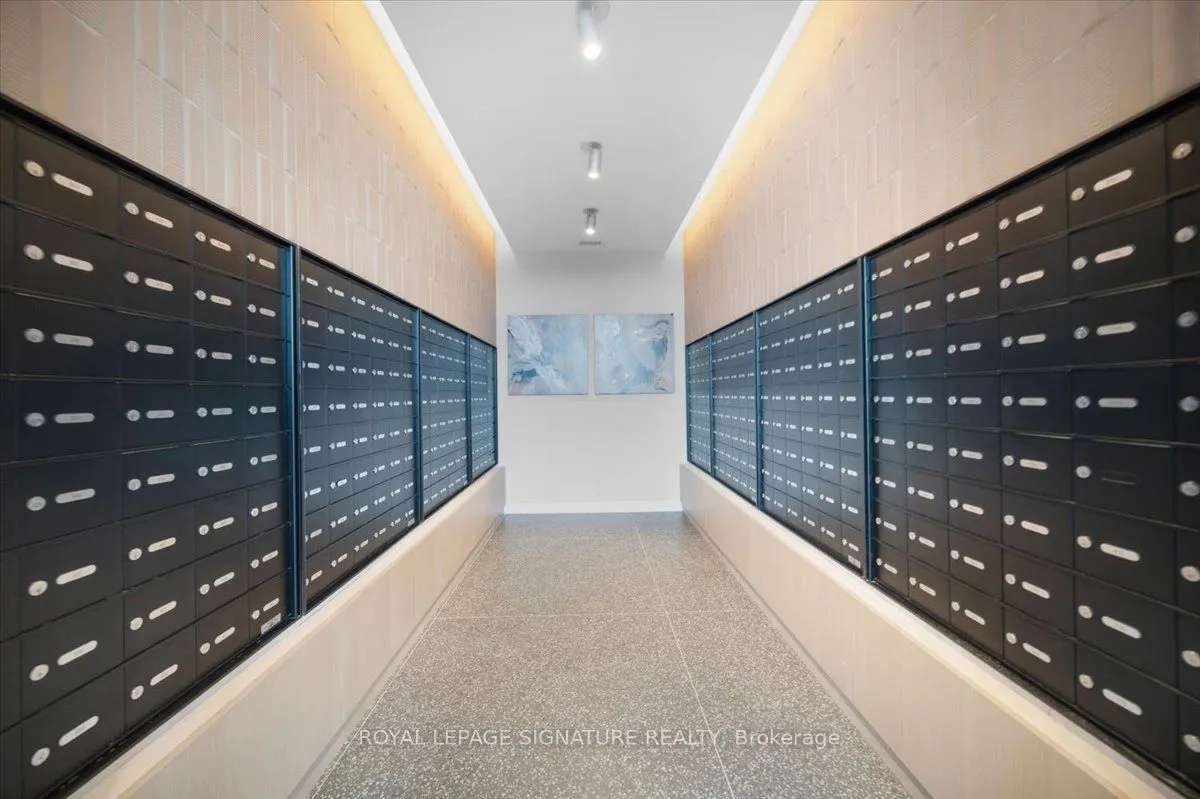 2495 Eglinton Avenue W, #1111