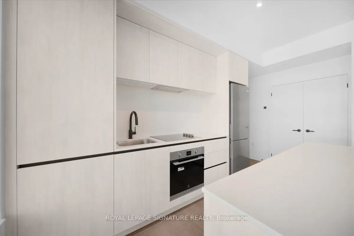 2495 Eglinton Avenue W, #1111