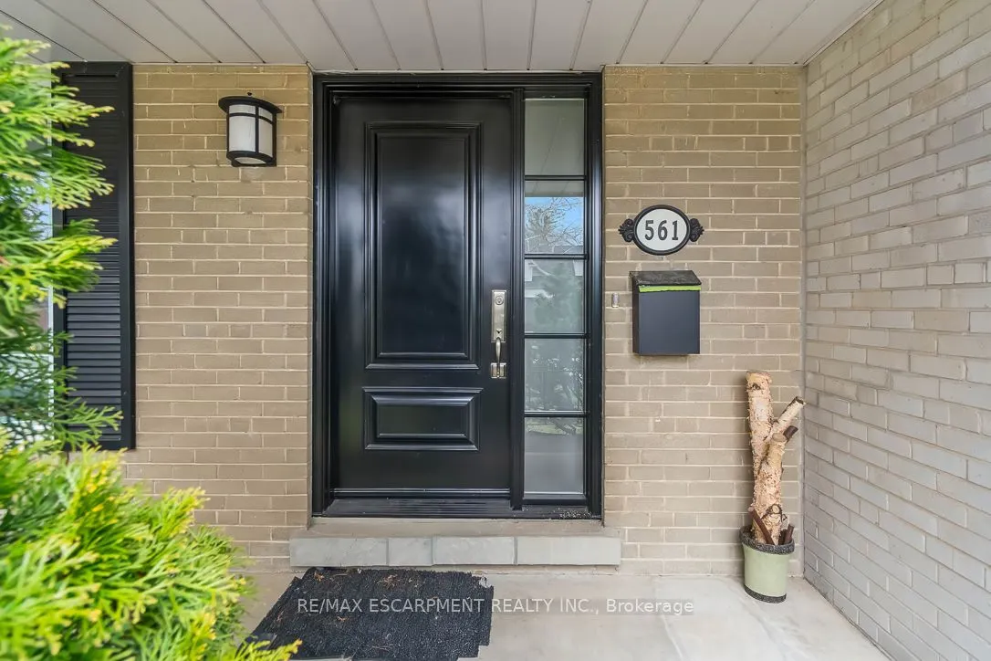 561 Wingrove Crescent