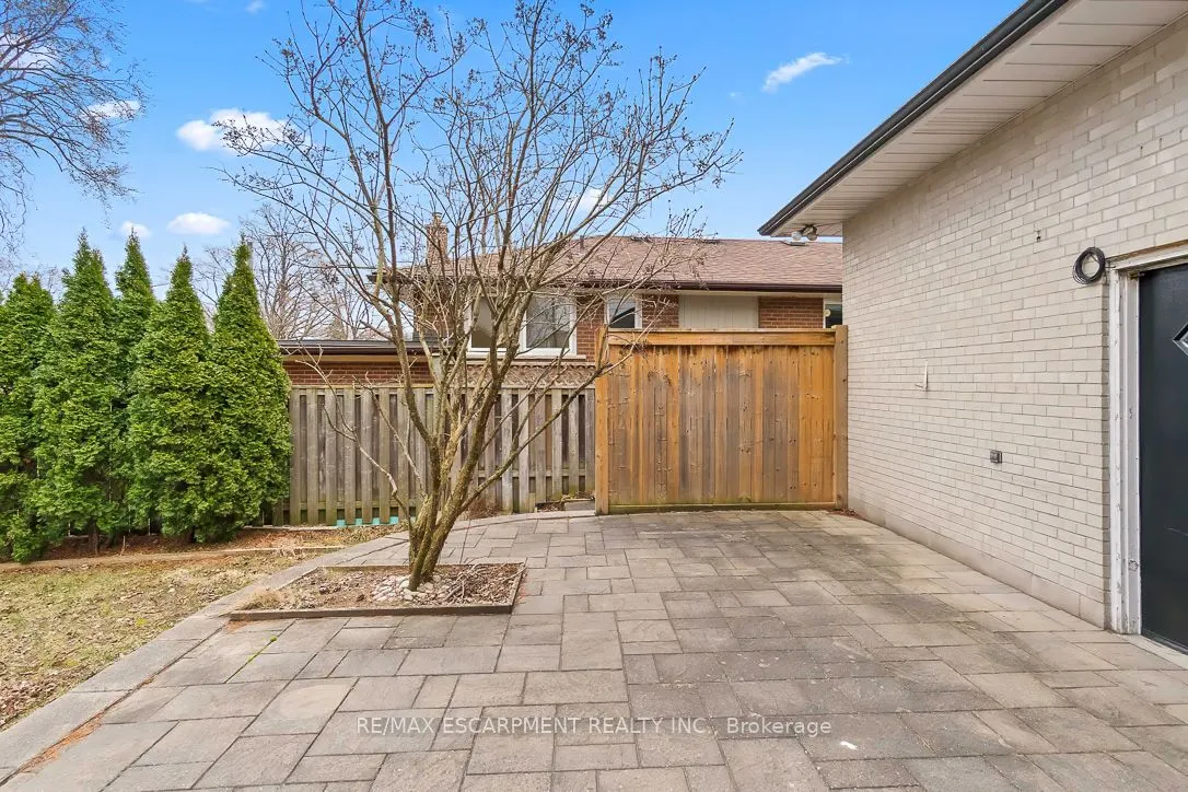 561 Wingrove Crescent