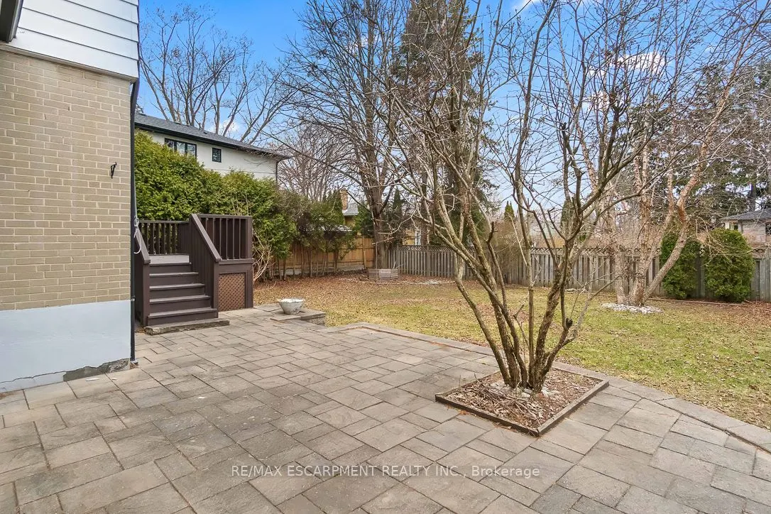 561 Wingrove Crescent