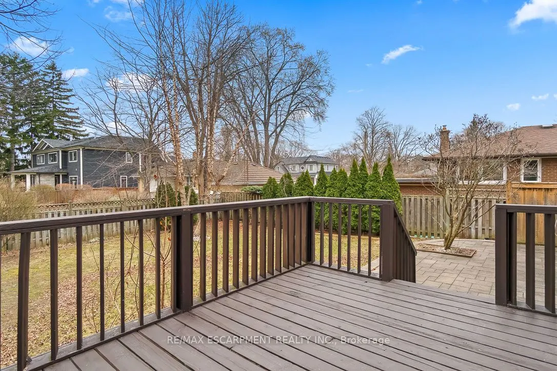 561 Wingrove Crescent