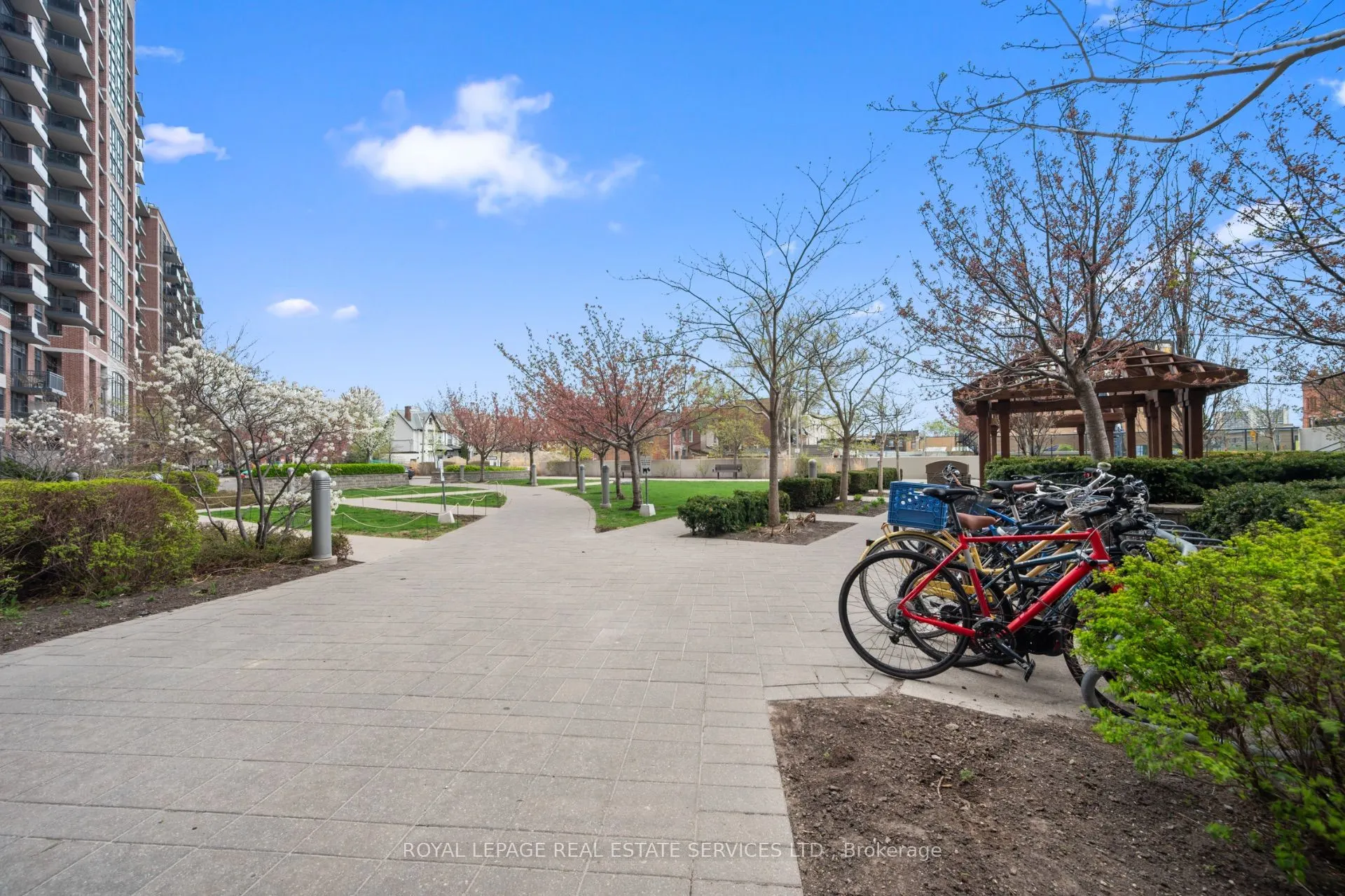 61 Heintzman Street, #812