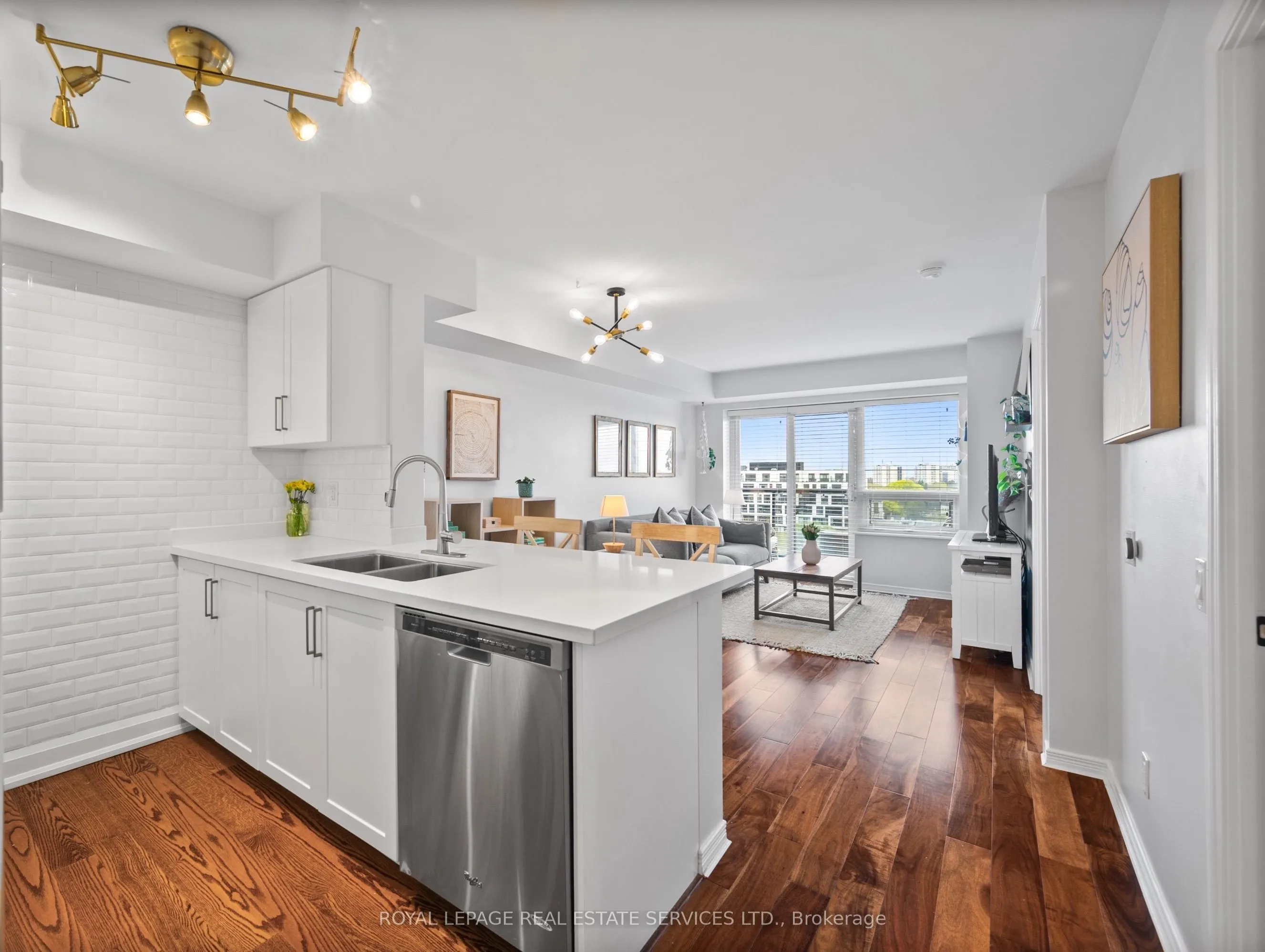61 Heintzman Street, #812