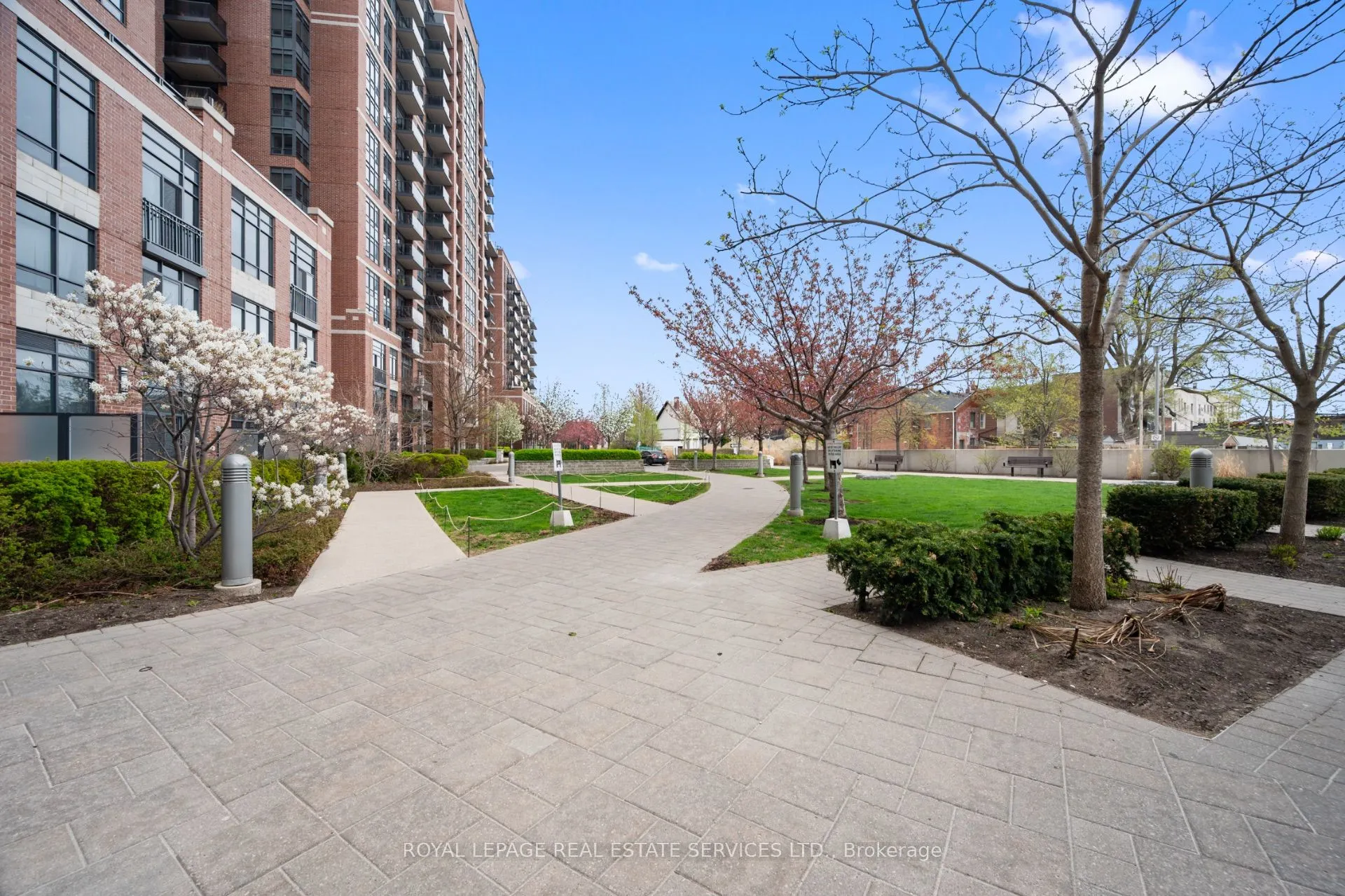 61 Heintzman Street, #812