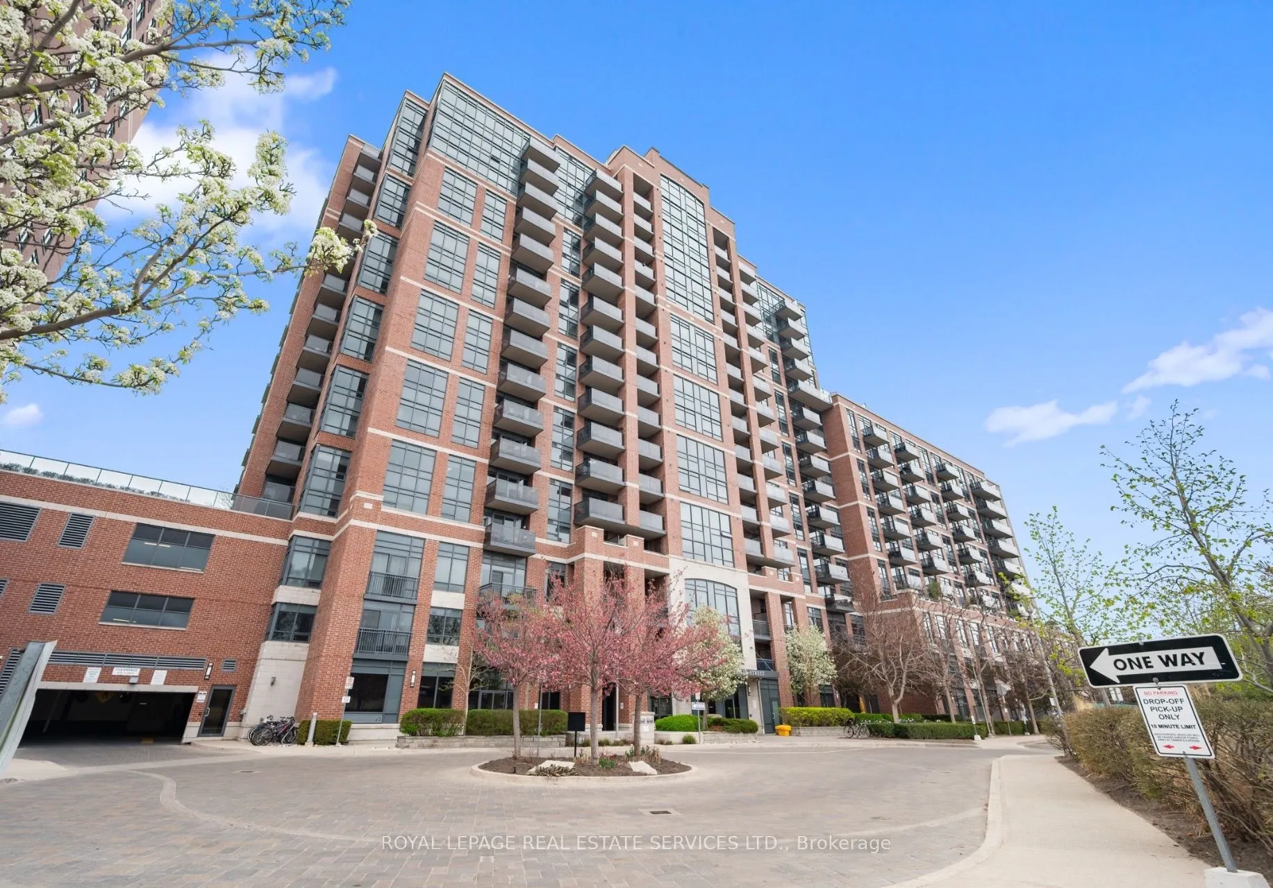 61 Heintzman Street, #812