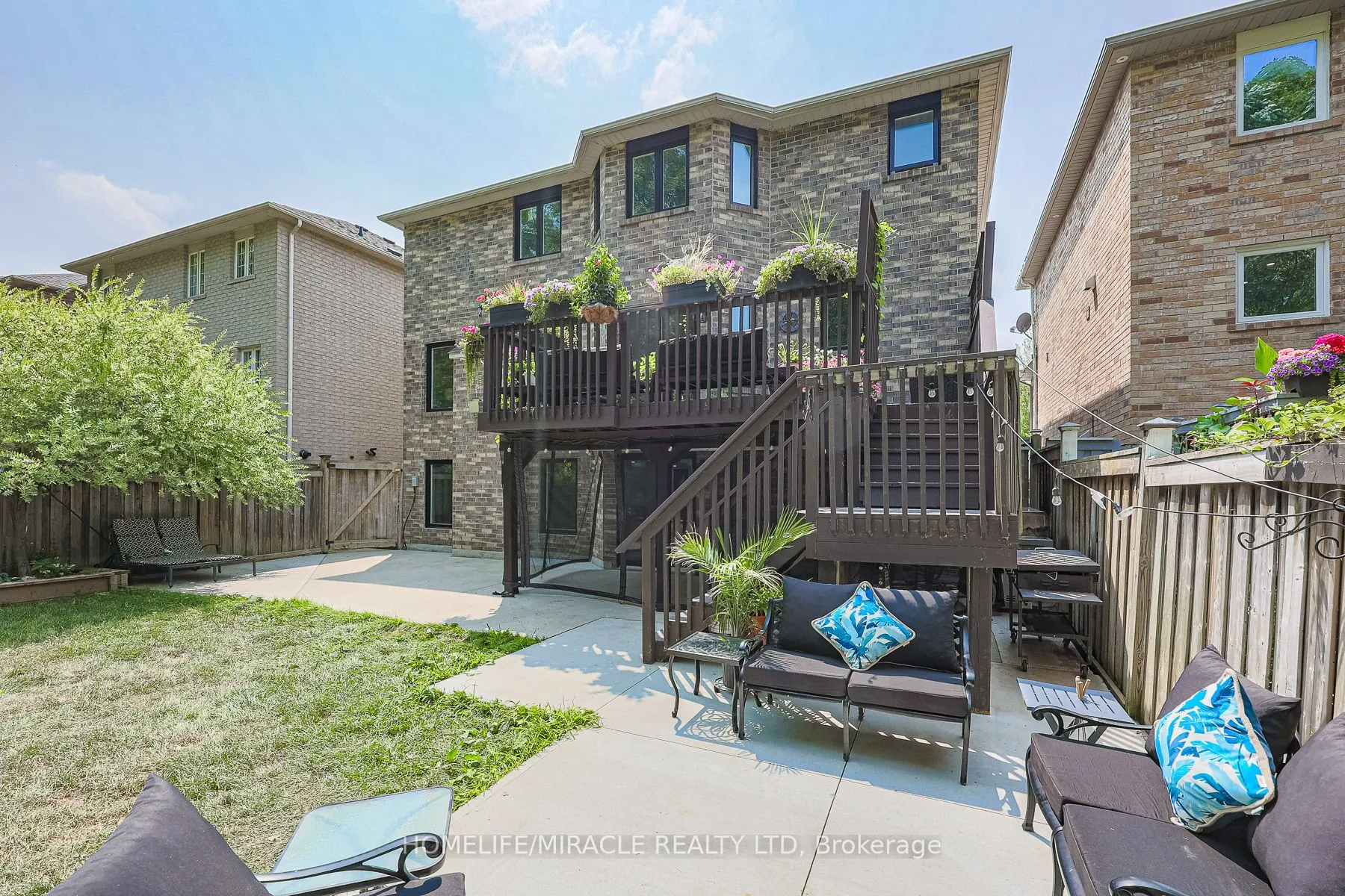 1204 Fox Crescent