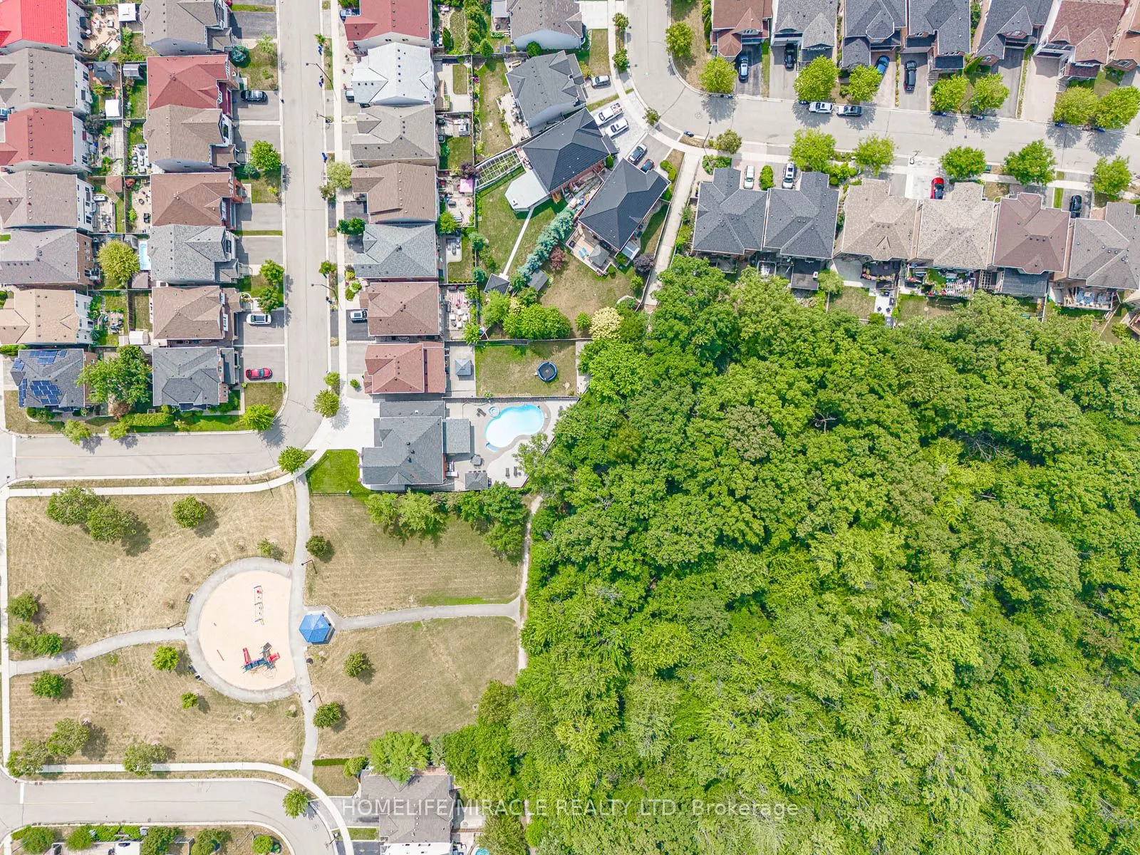 1204 Fox Crescent