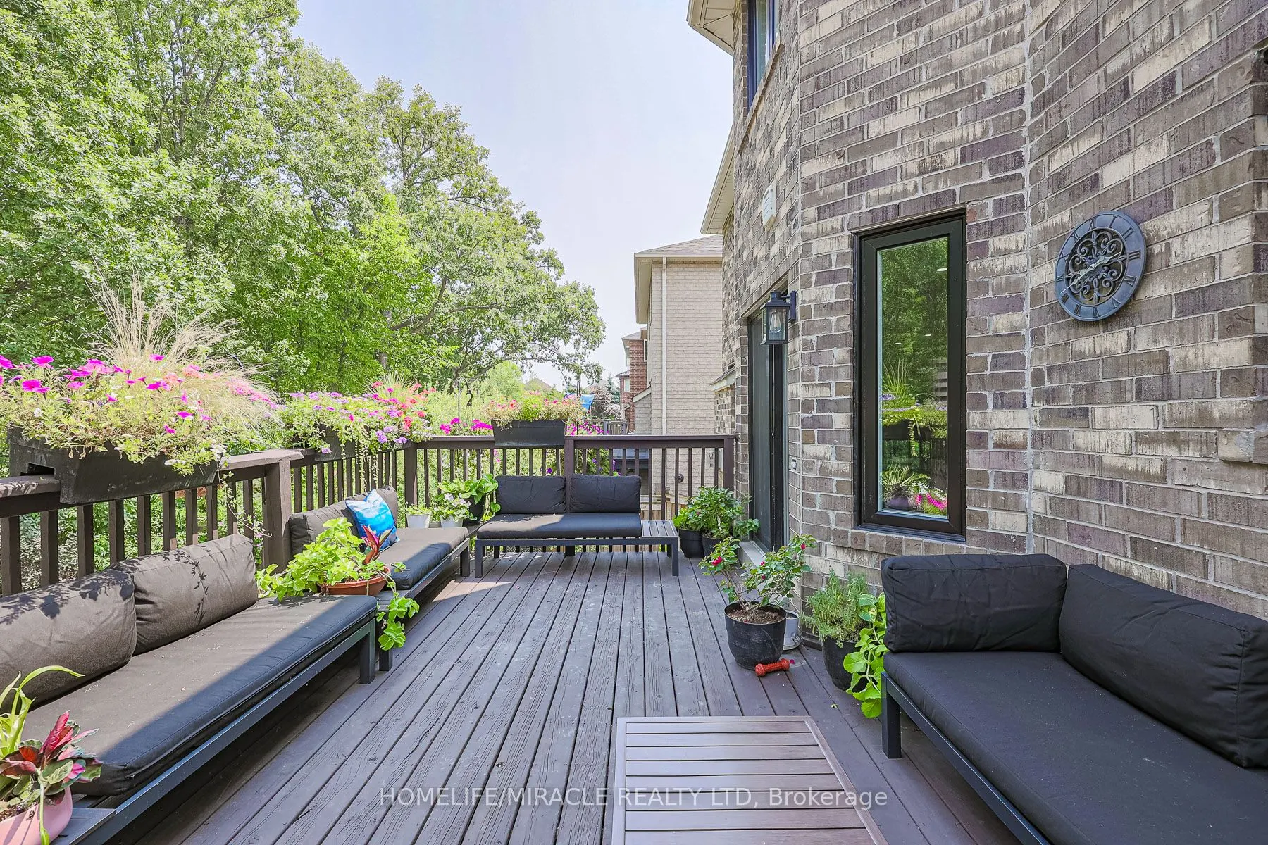 1204 Fox Crescent
