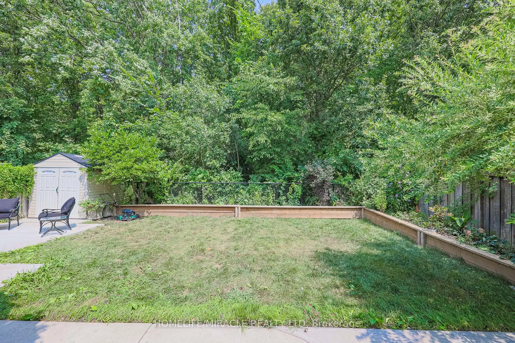 1204 Fox Crescent