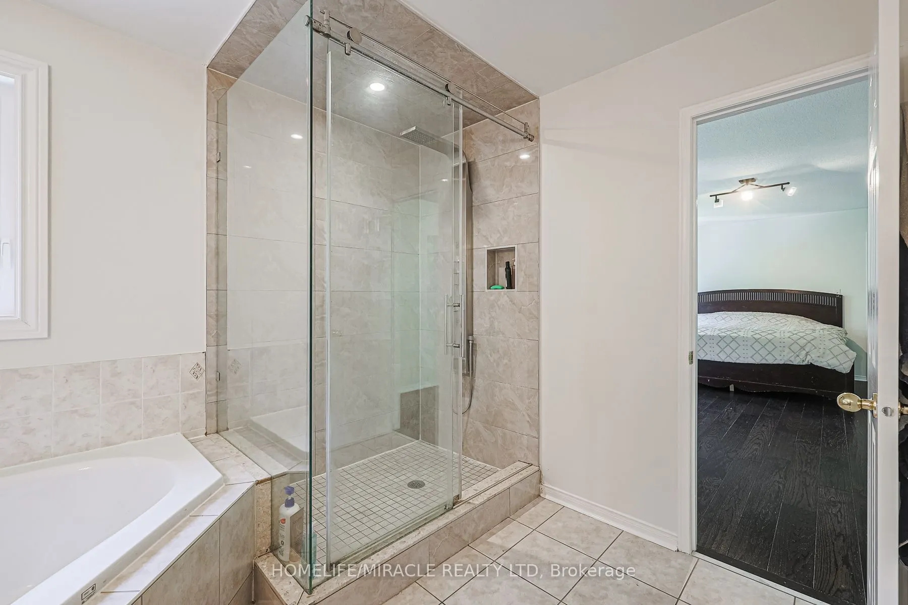 1204 Fox Crescent