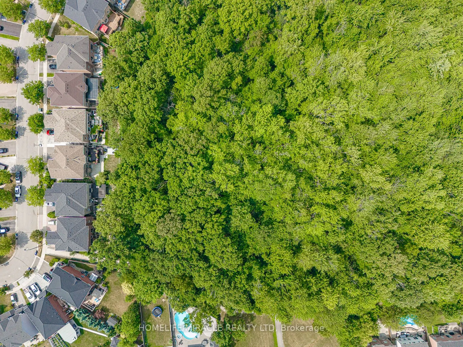 1204 Fox Crescent